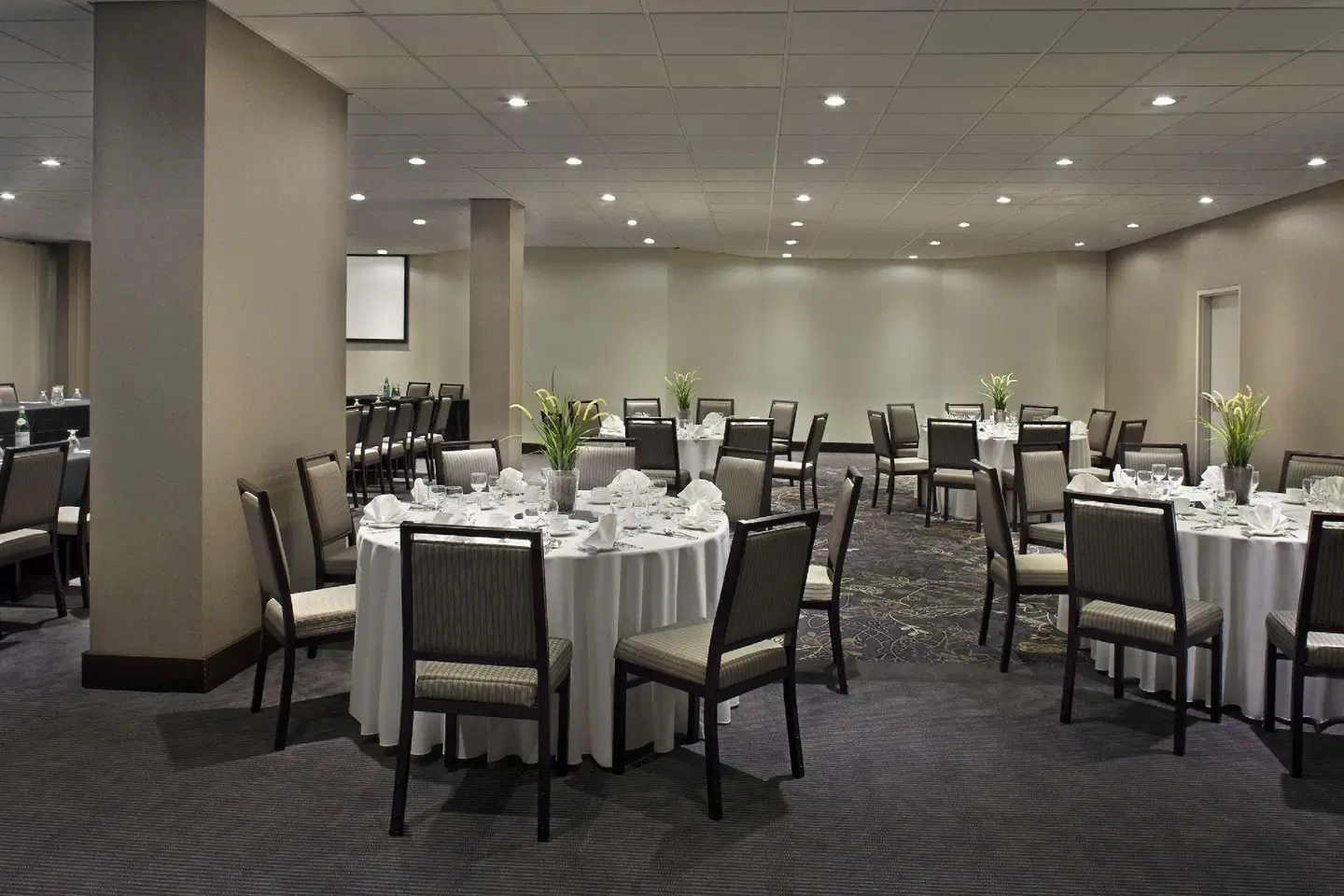 Hilton Suites Toronto Markham Conference Centre & Spa Restaurant