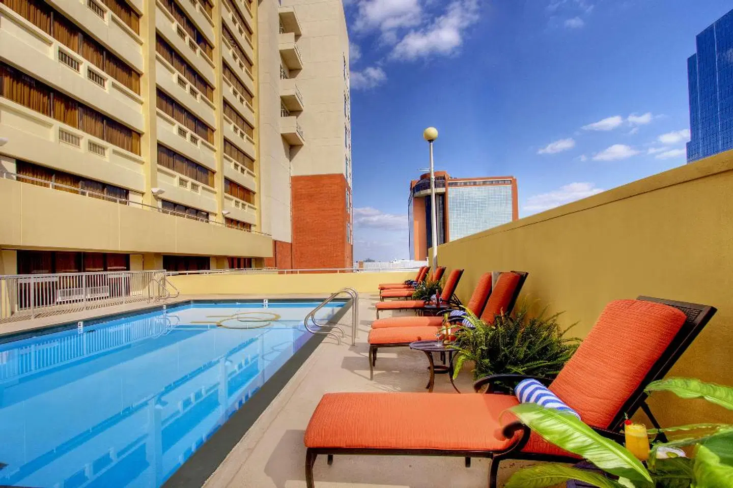 DoubleTree by Hilton Little Rock OUTDOOR_POOL
