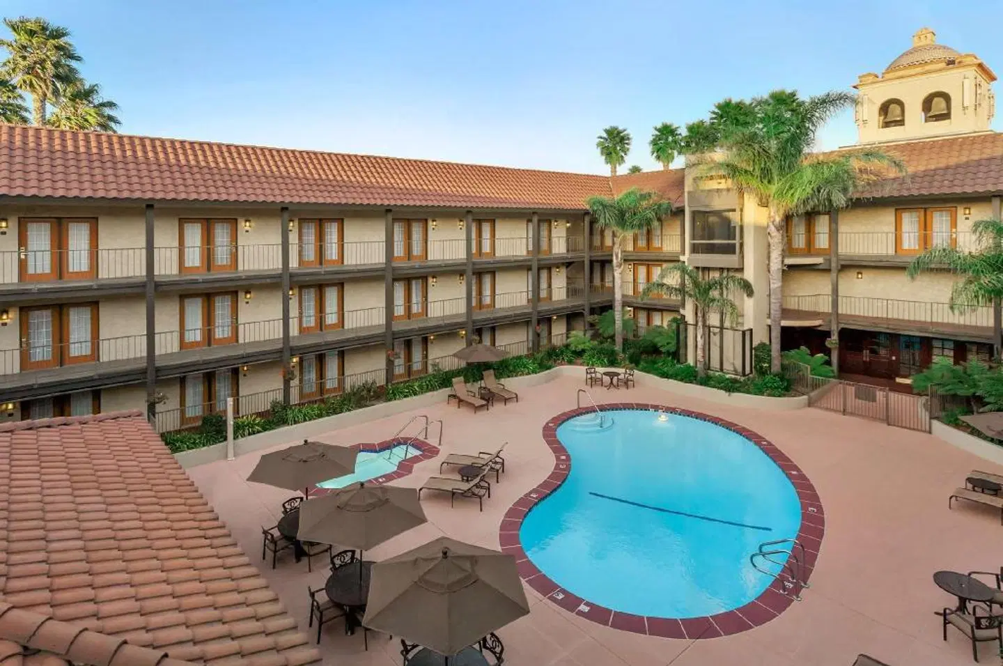Embassy Suites by Hilton Lompoc - Central Coast OUTDOOR_POOL