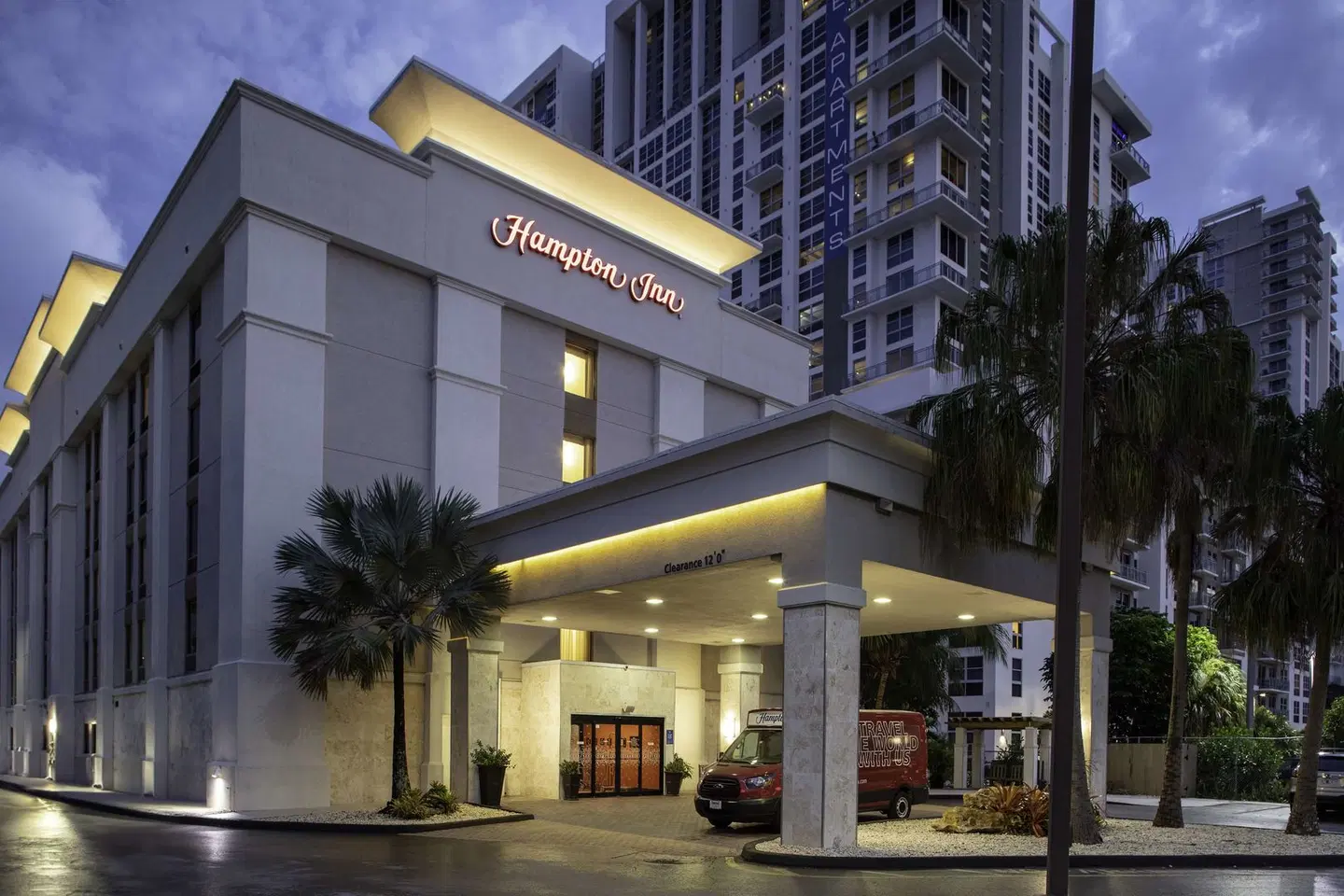 Hampton Inn Miami Dadeland EXTERIOR