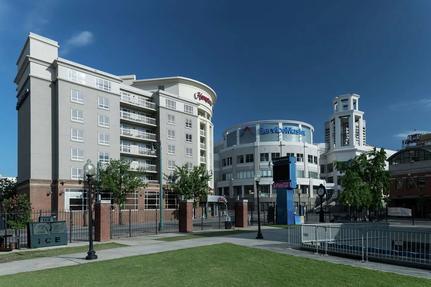 Hampton Inn & Suites Memphis-Beale Street EXTERIOR