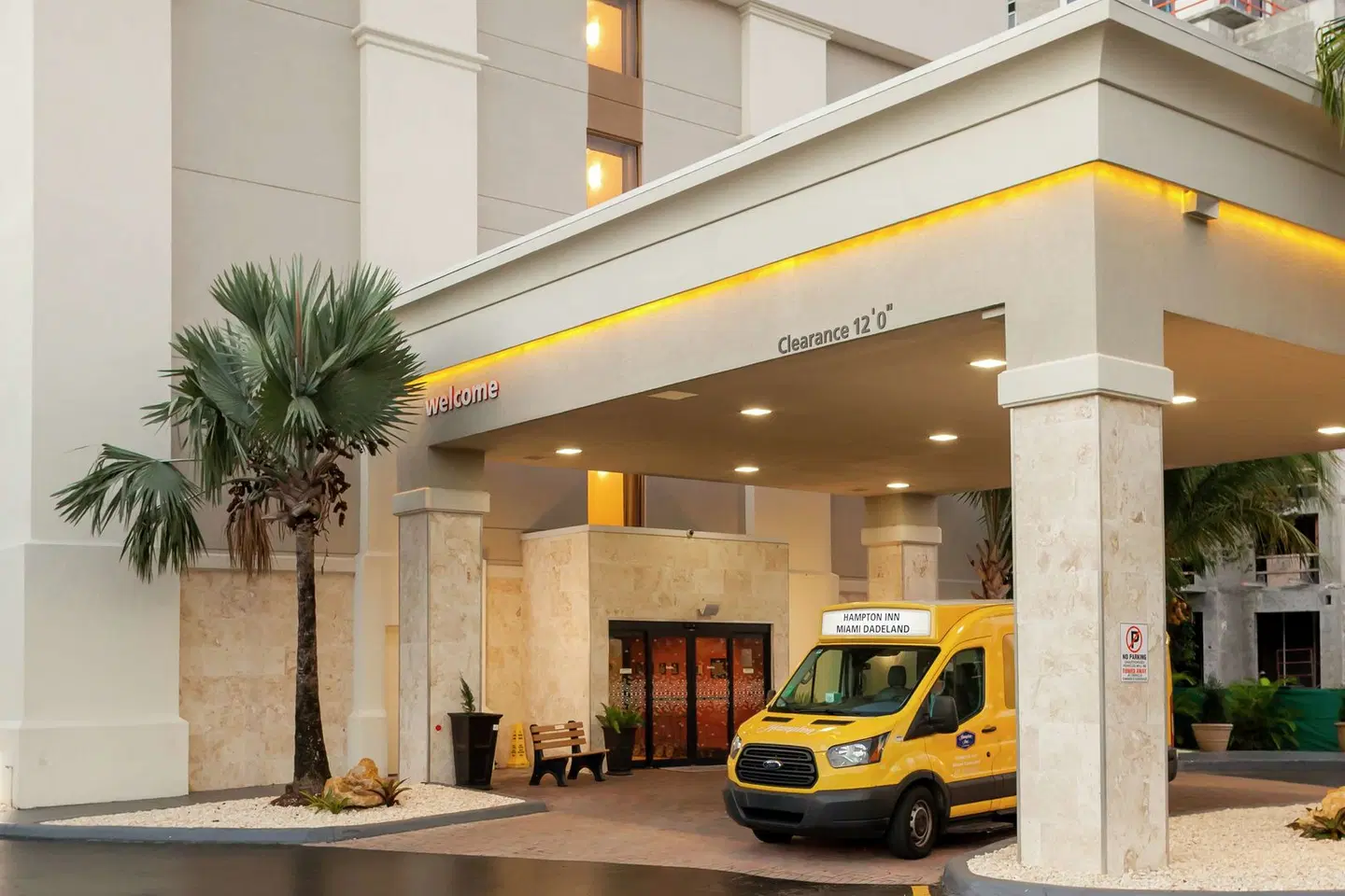 Hampton Inn Miami Dadeland EXTERIOR