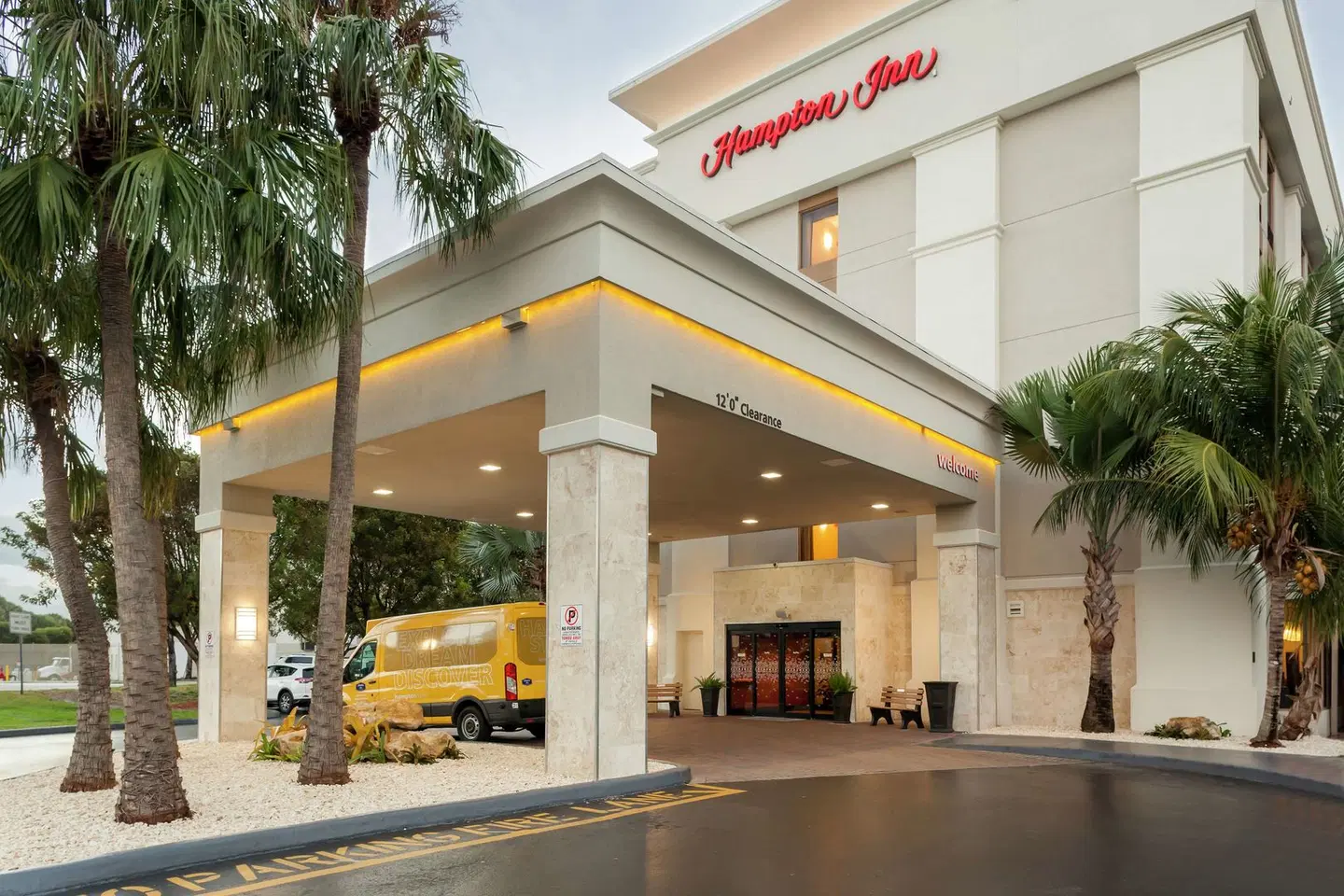 Hampton Inn Miami Dadeland EXTERIOR
