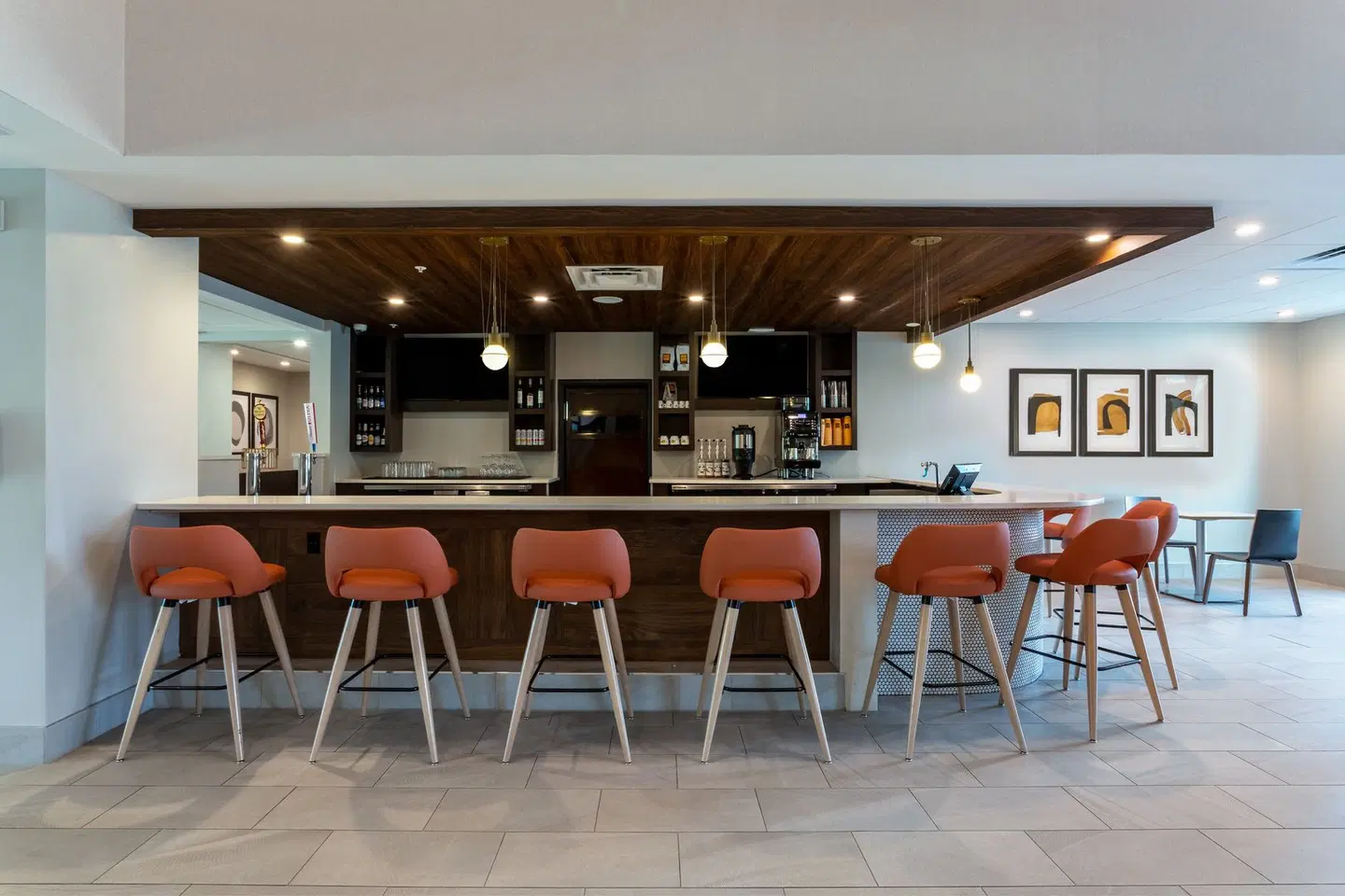 Holiday Inn Tampa North by IHG Bar