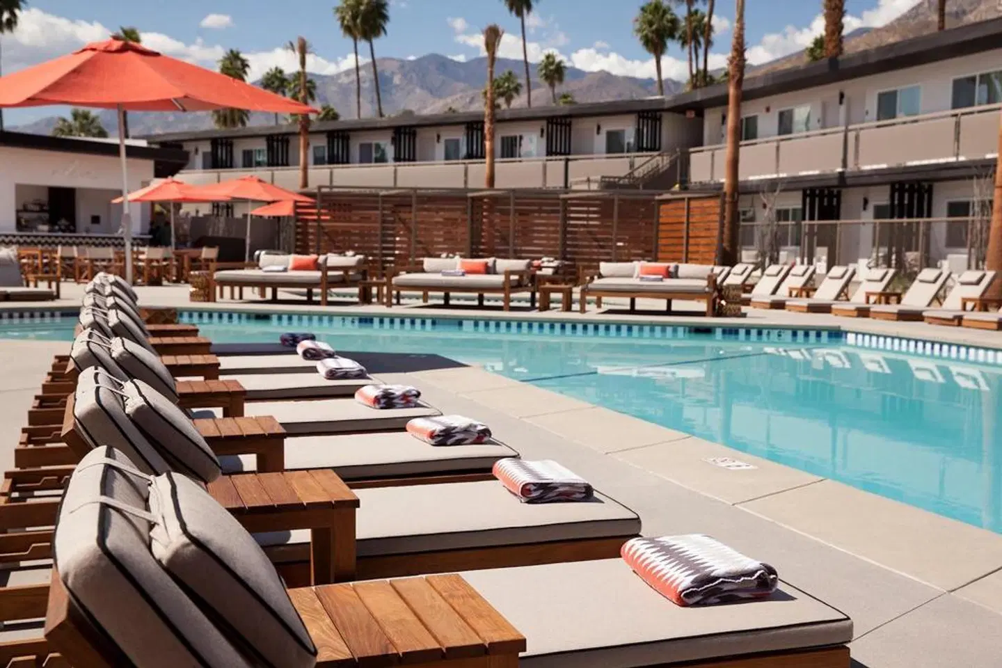 V Palm Springs OUTDOOR_POOL