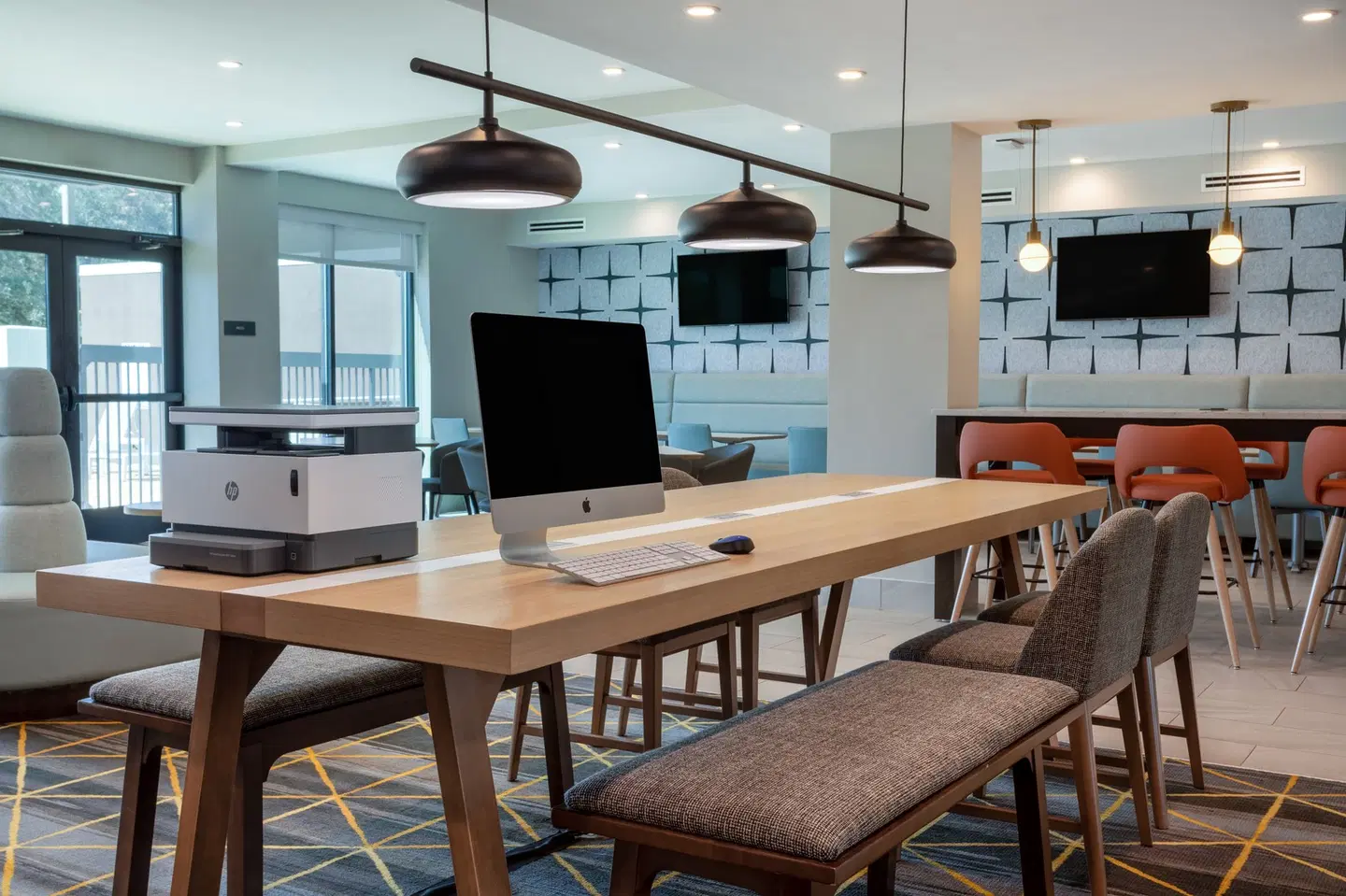 Holiday Inn Tampa North by IHG Bar