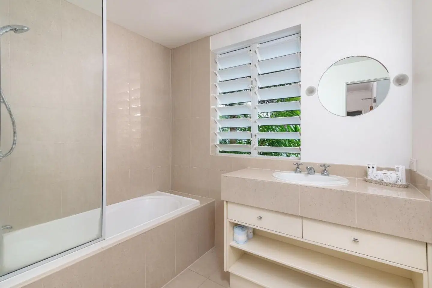 Verandahs Boutique Apartments Badezimmer