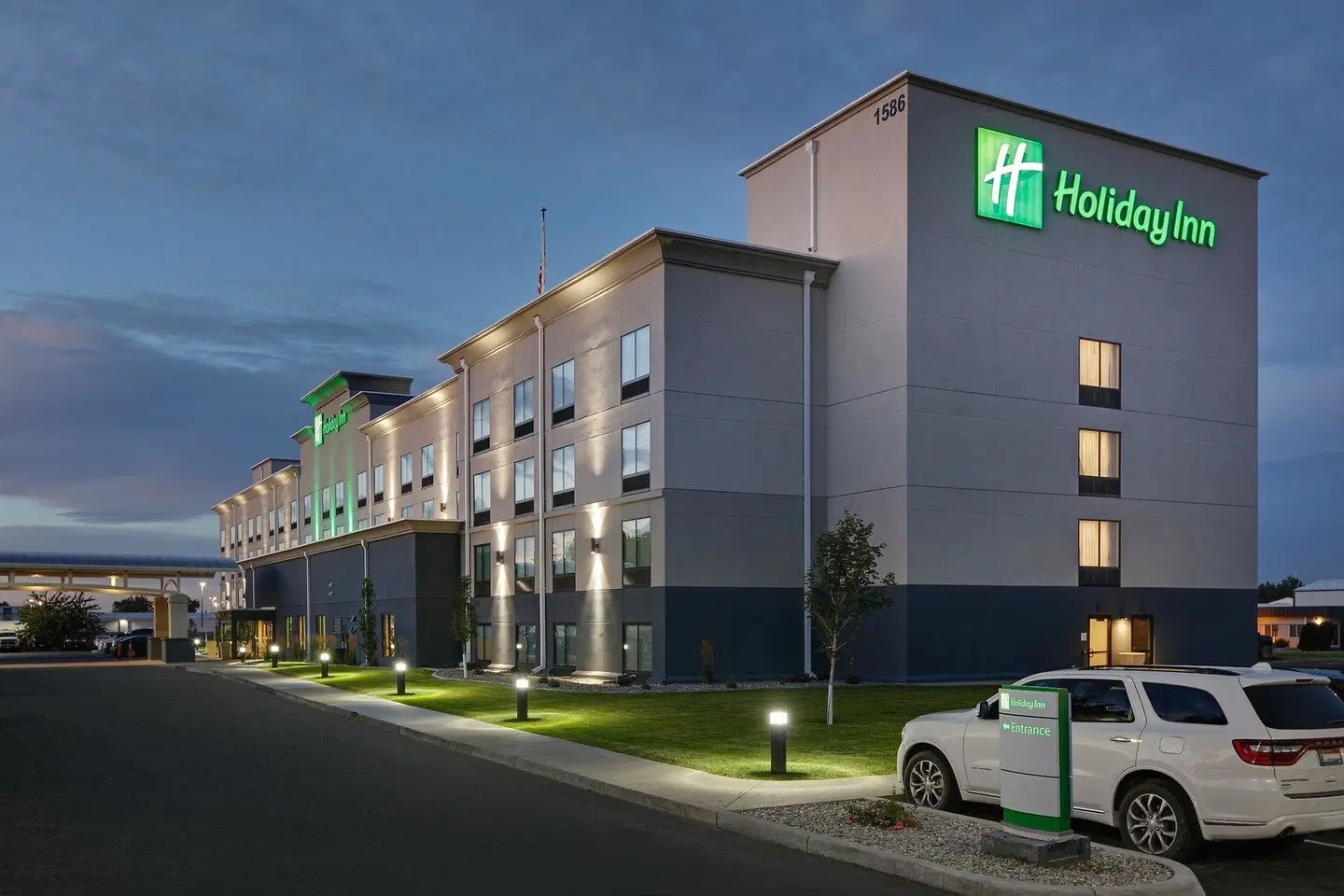 Holiday Inn Twin Falls EXTERIOR