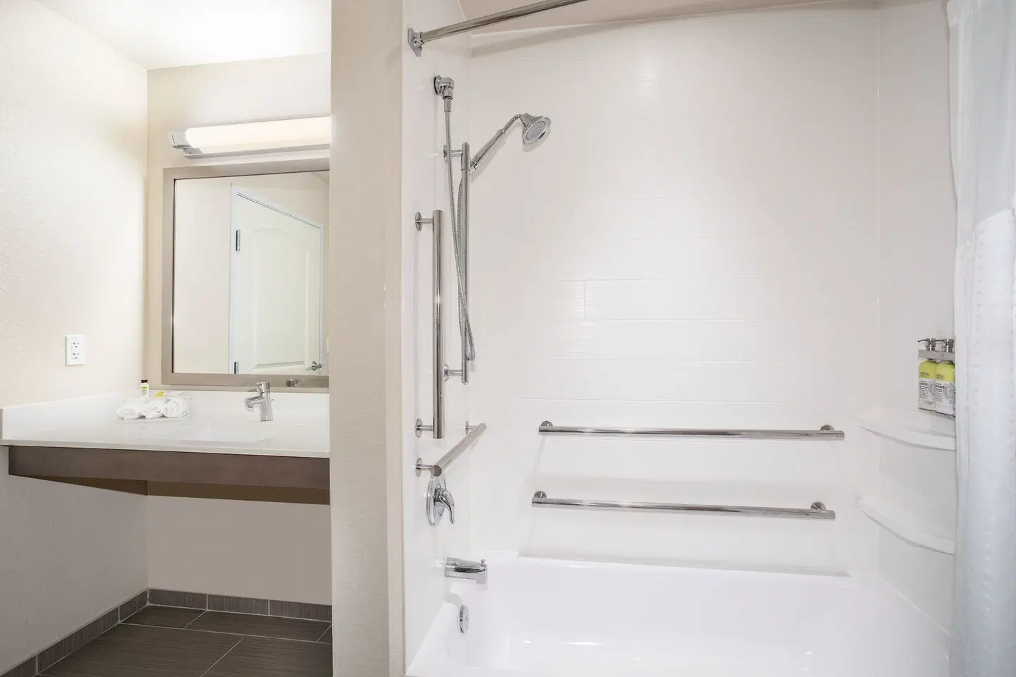 Holiday Inn Express & Suites Manhattan by IHG Badezimmer
