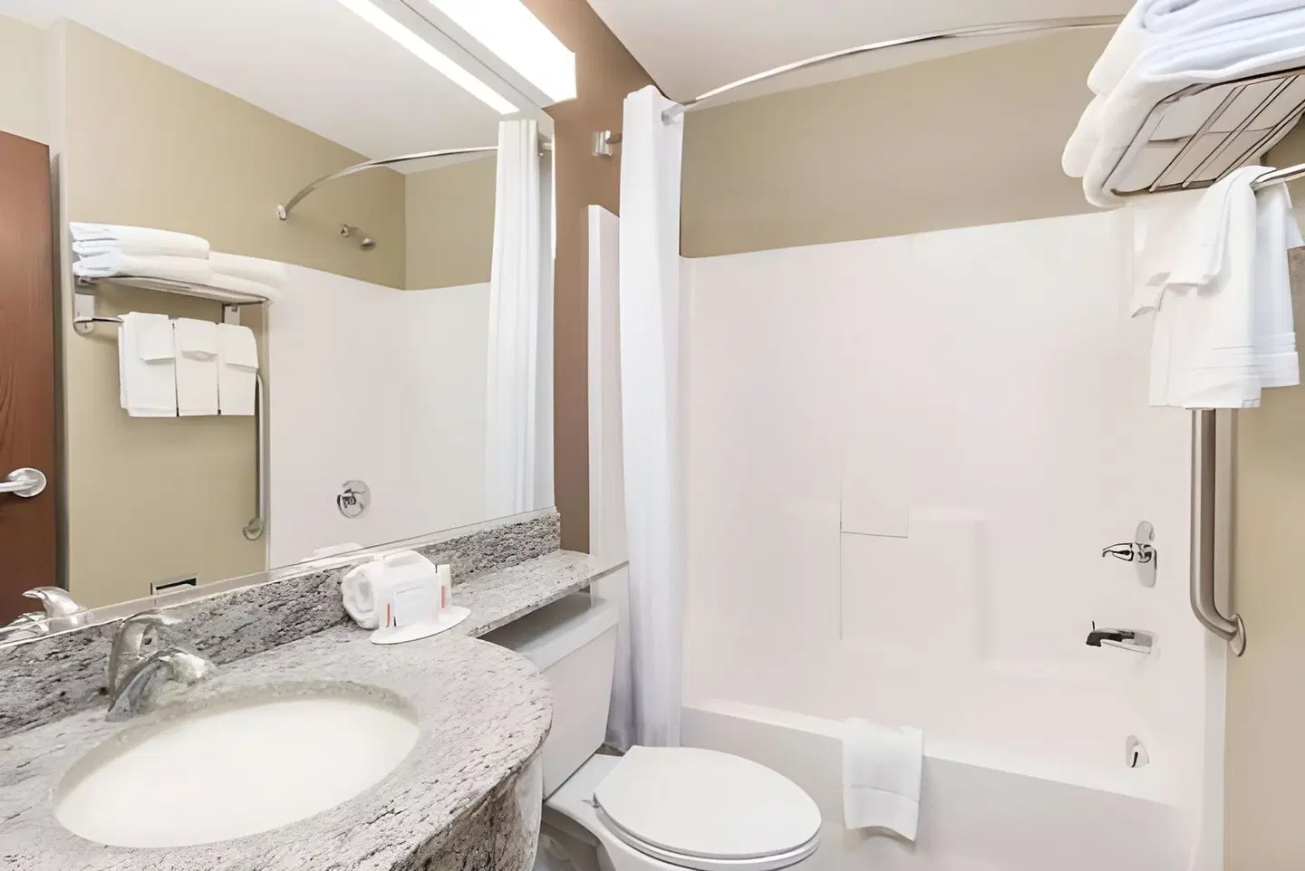 Microtel Inn & Suites by Wyndham Dickinson Badezimmer