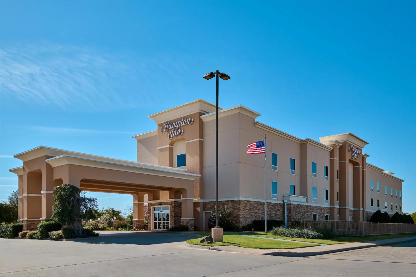 Hampton Inn Vernon EXTERIOR