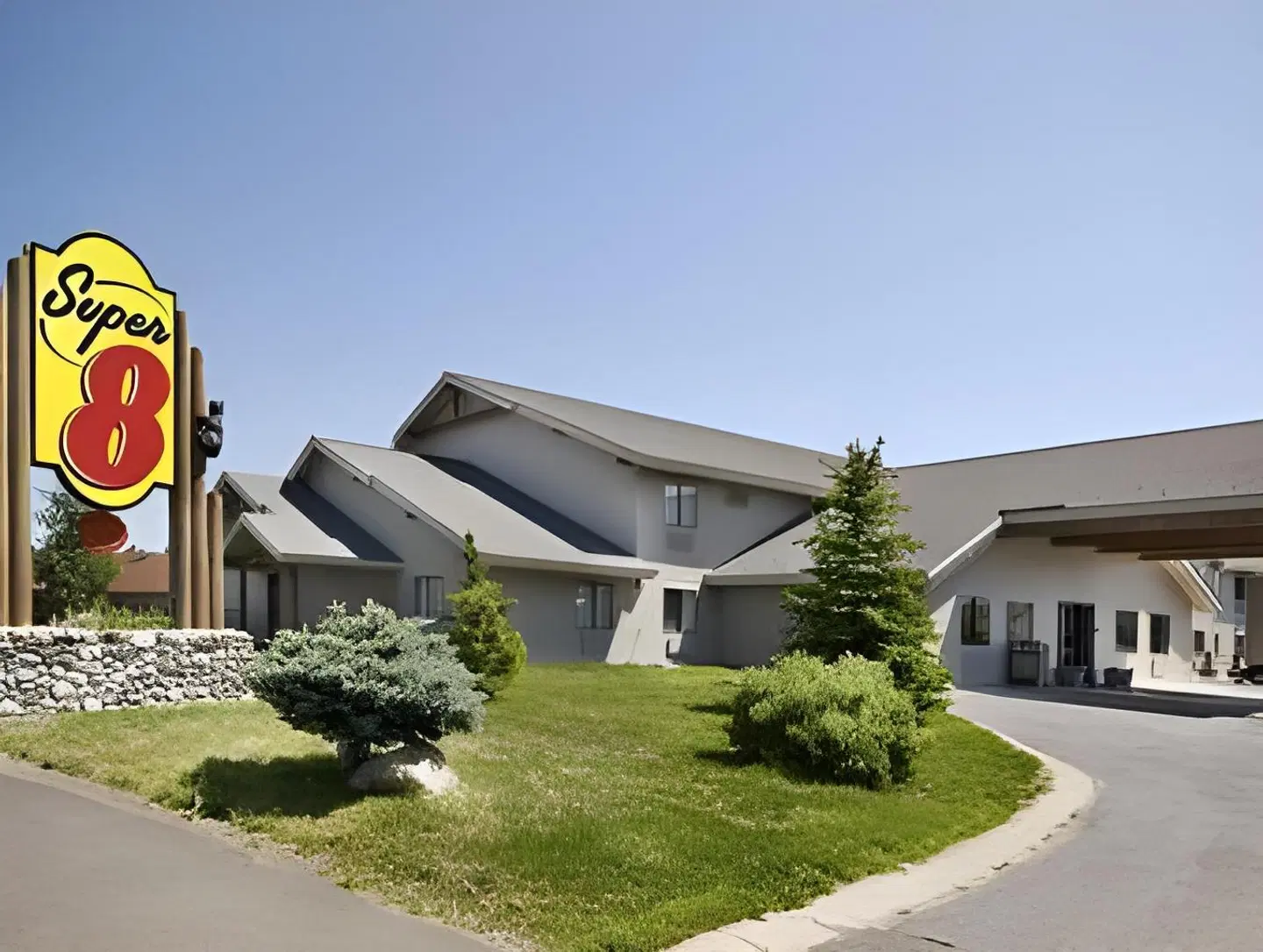 Super 8 by Wyndham McCall Garten