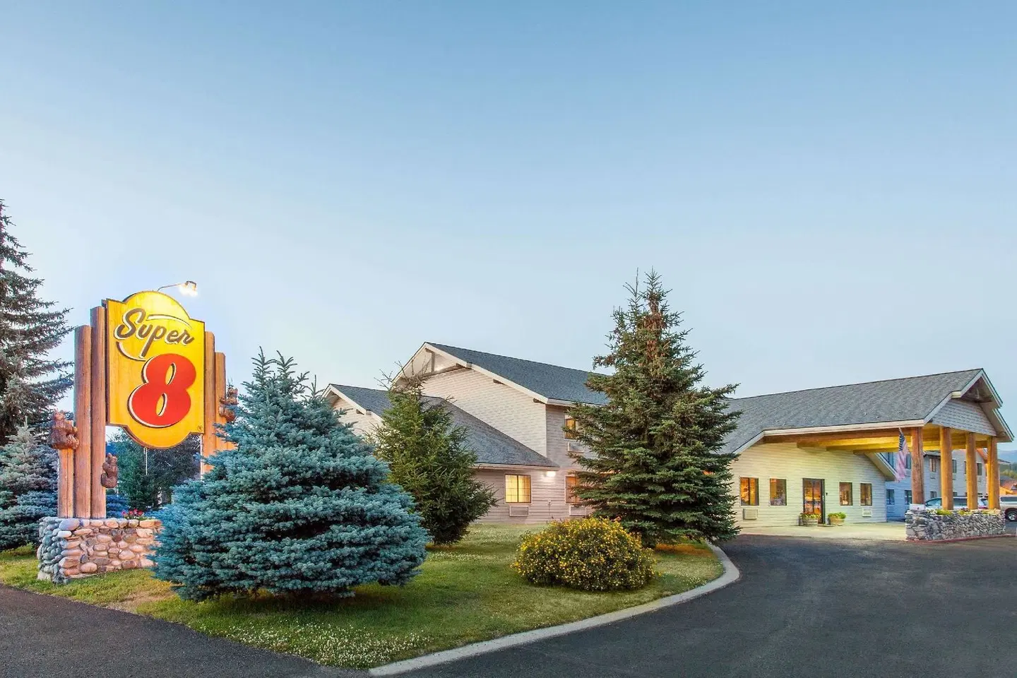 Super 8 by Wyndham McCall Garten