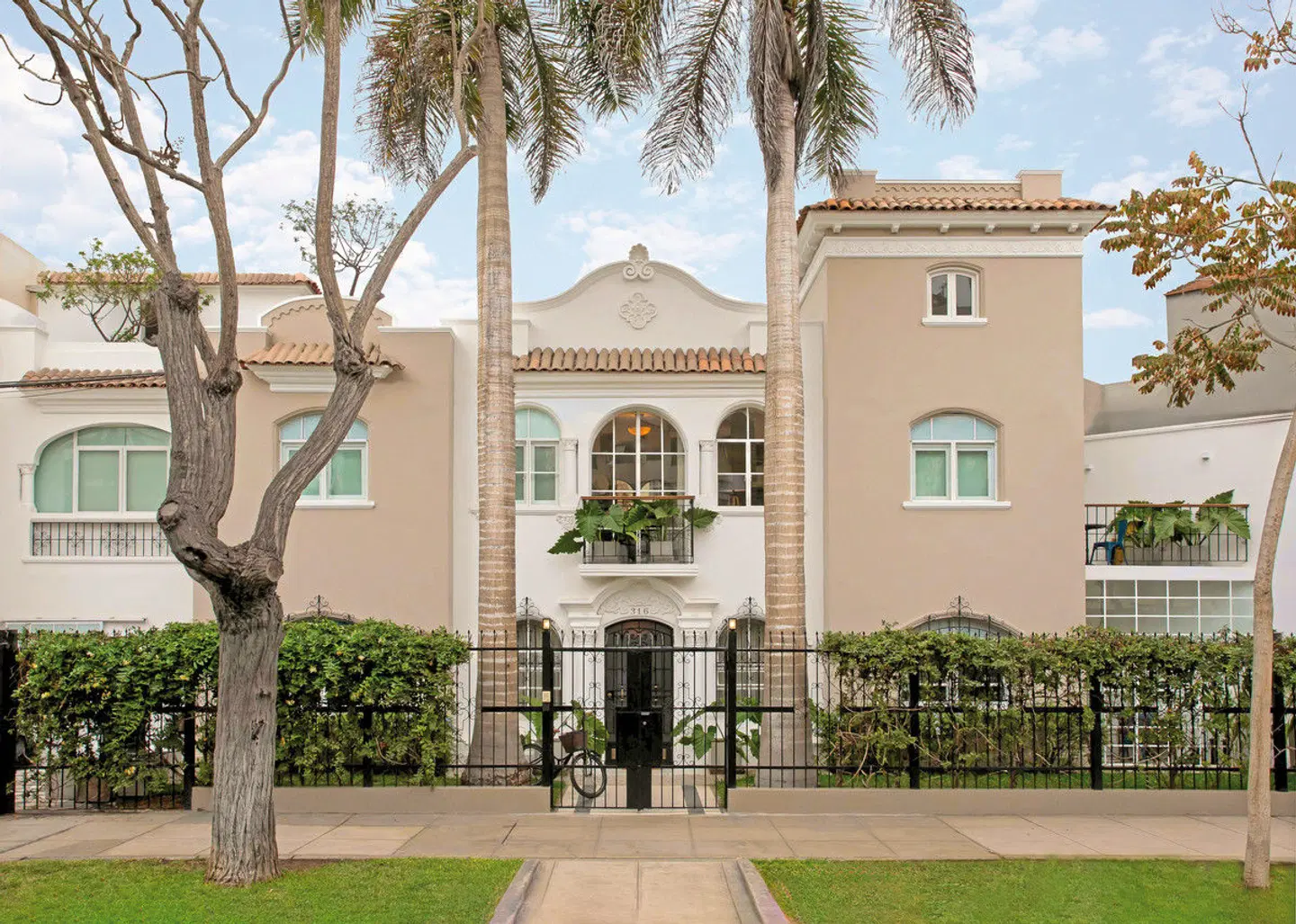 Fausto EXTERIOR