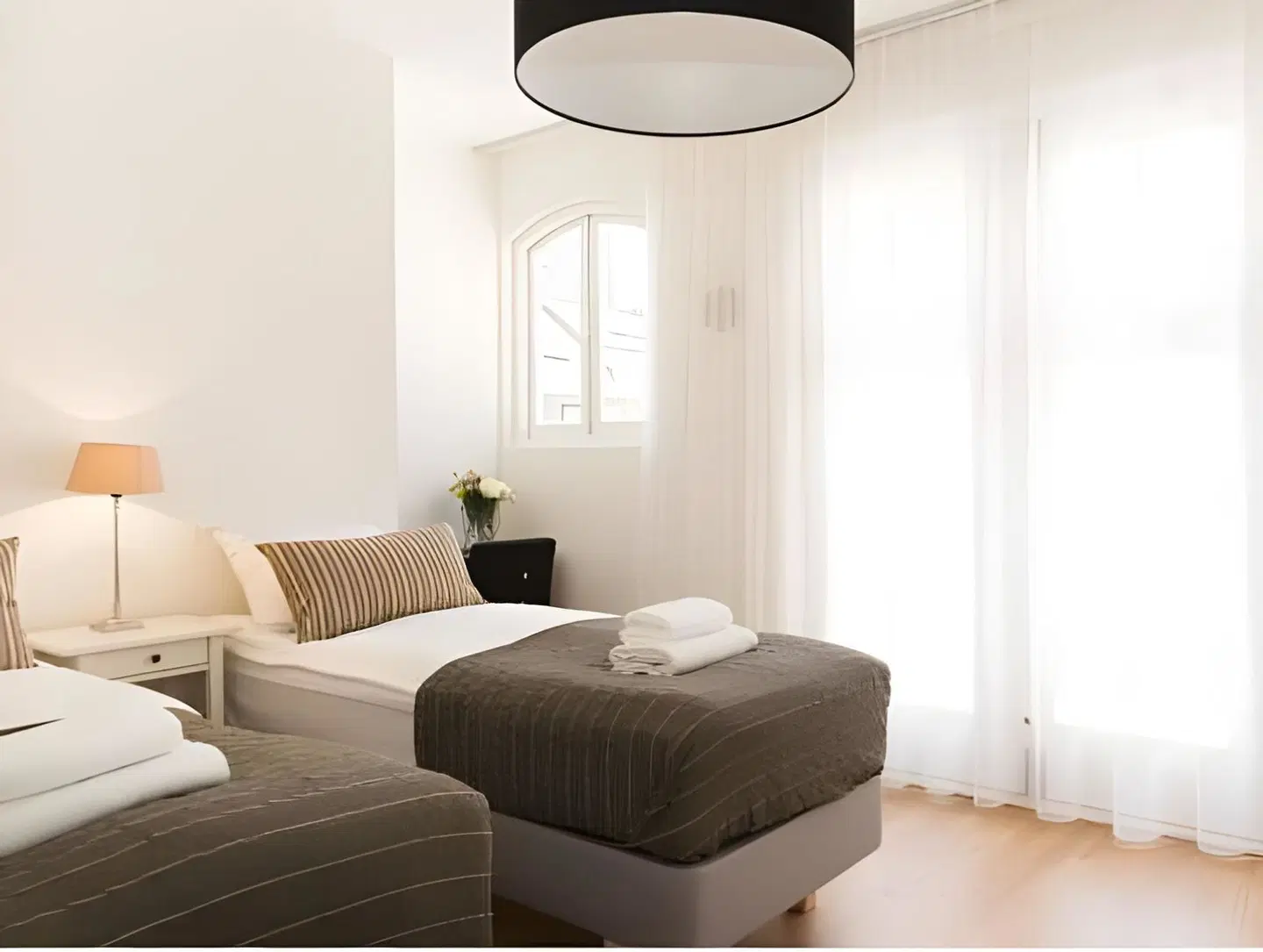 Short Stay Central Station ROOM_EXAMPLE