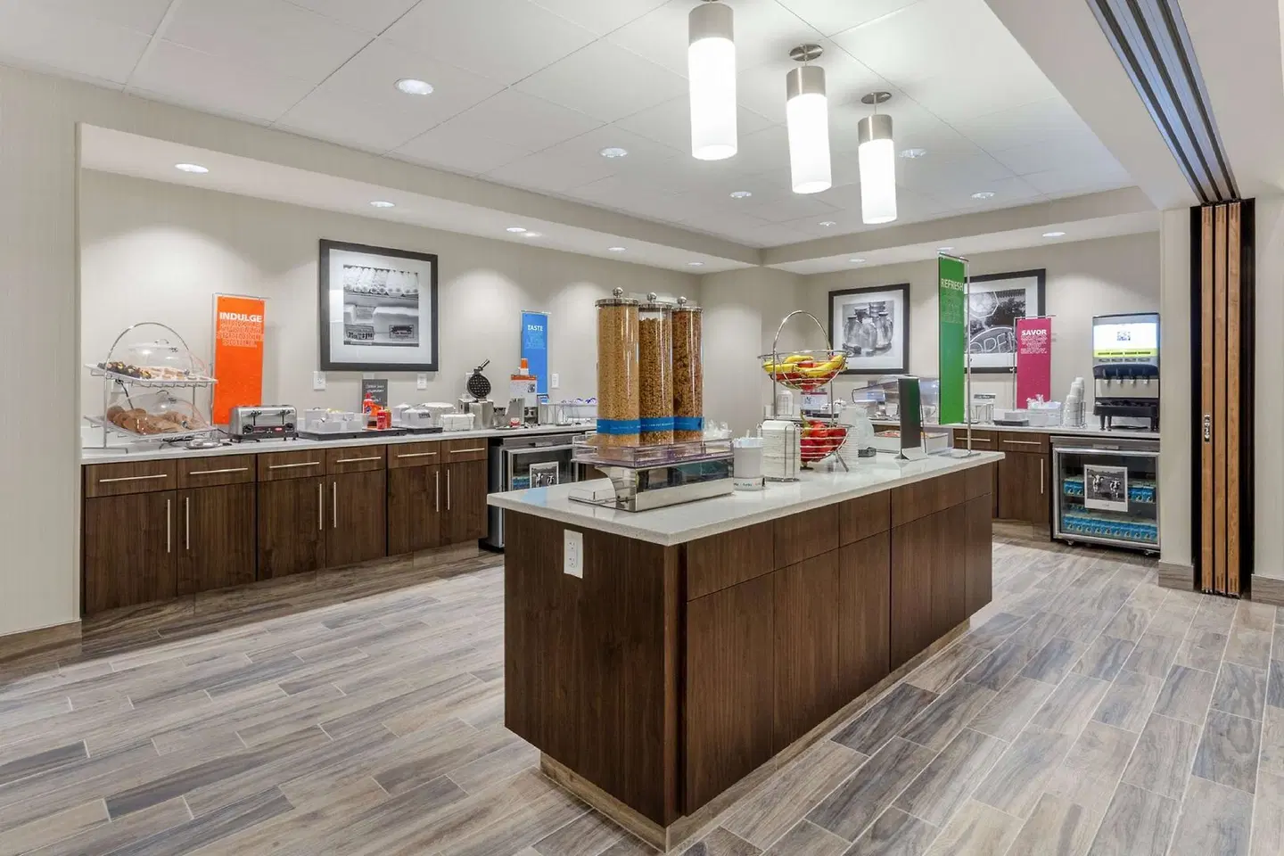 Hampton Inn & Suites Burlington LOUNGE_LOBBY