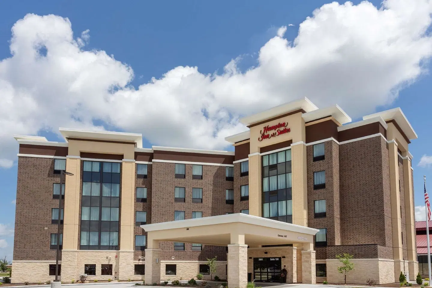Hampton Inn & Suites Burlington EXTERIOR