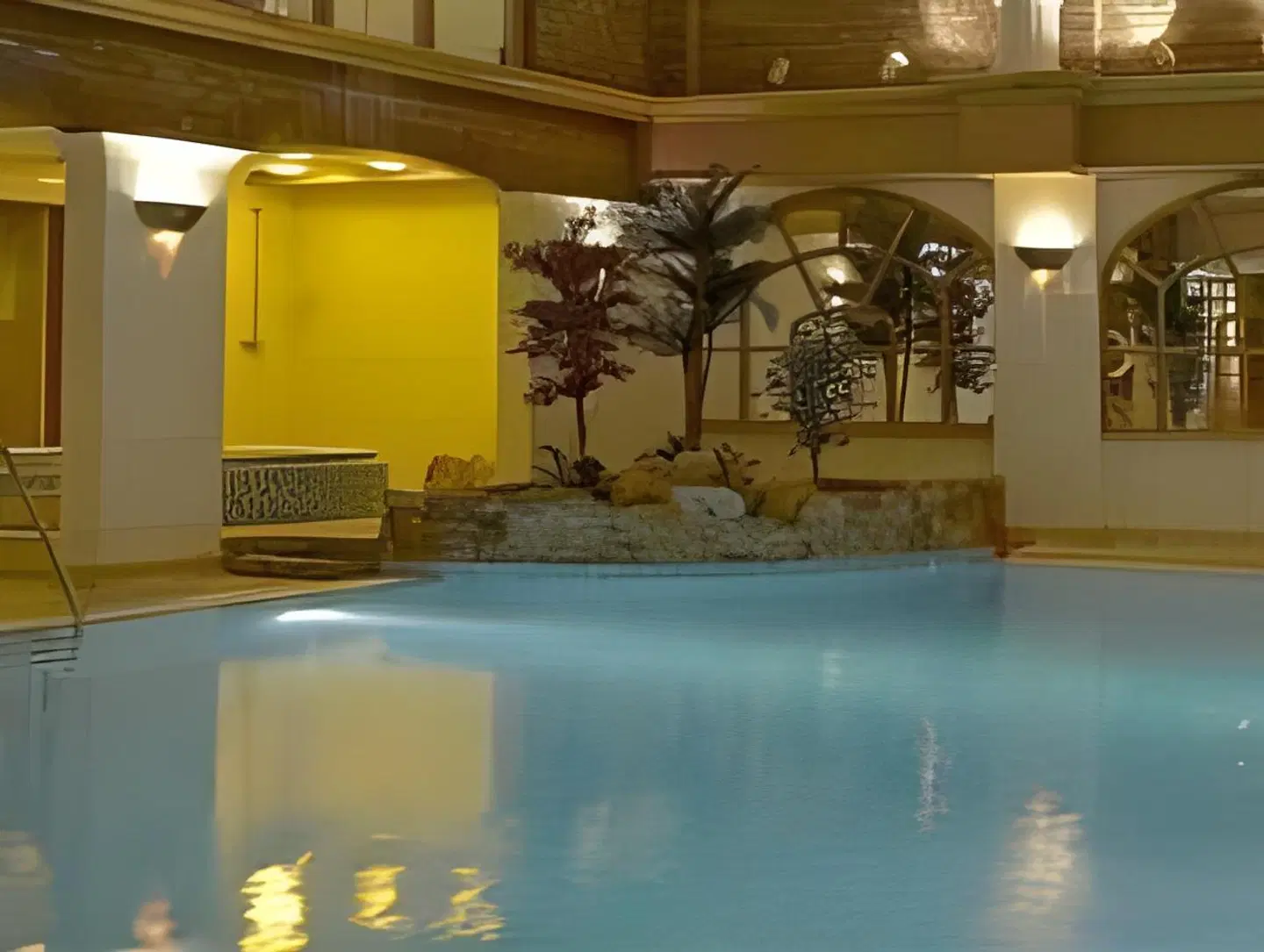 The Parkway Hotel & Spa Hallenbad