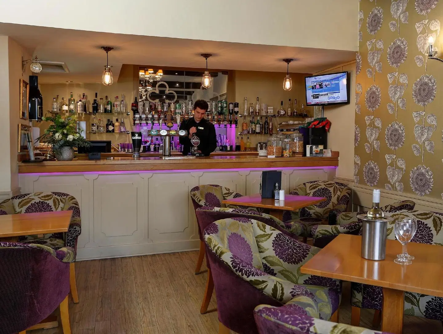 The Swan Hotel Wells Bar