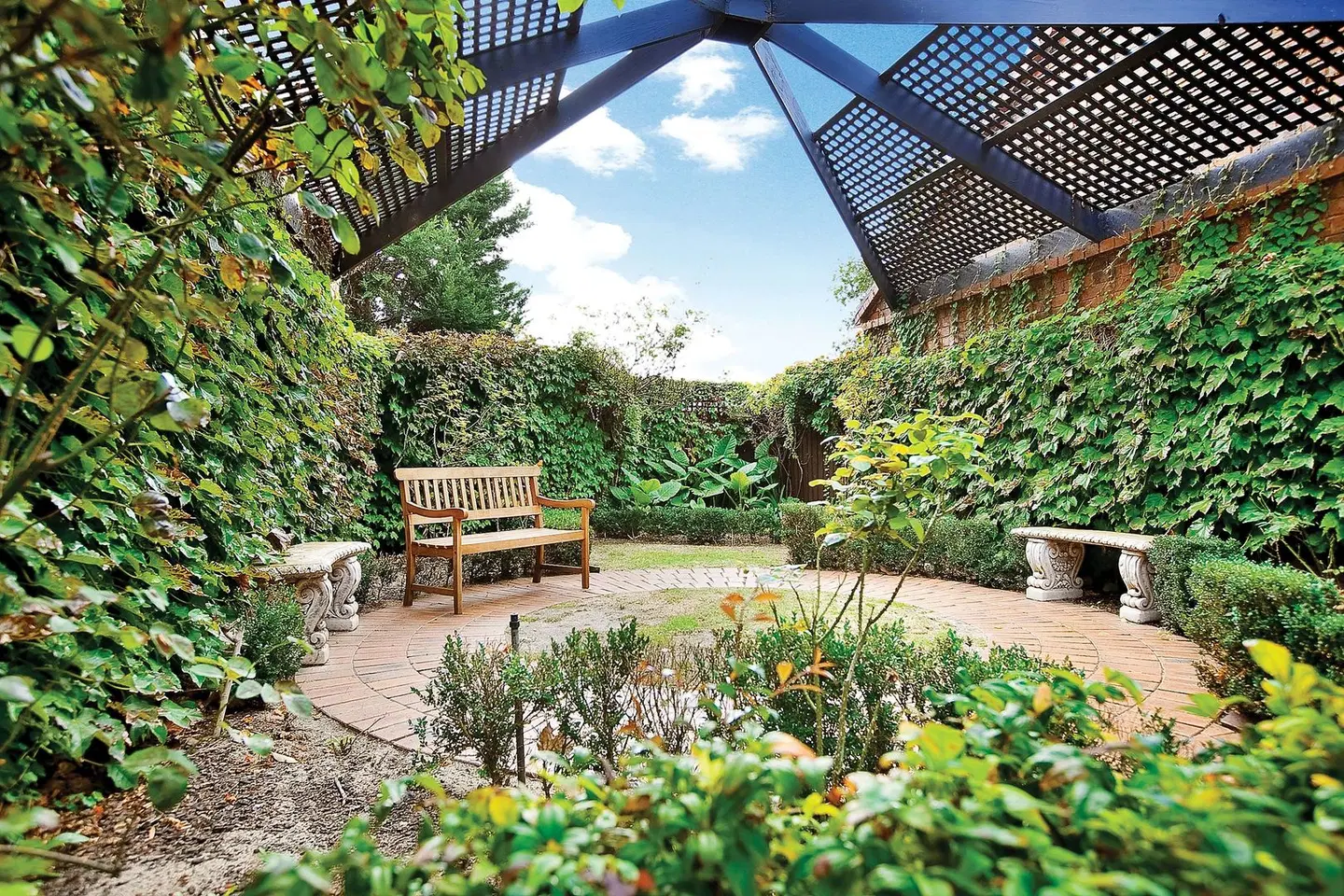 Best Western Plus Buckingham International Garten