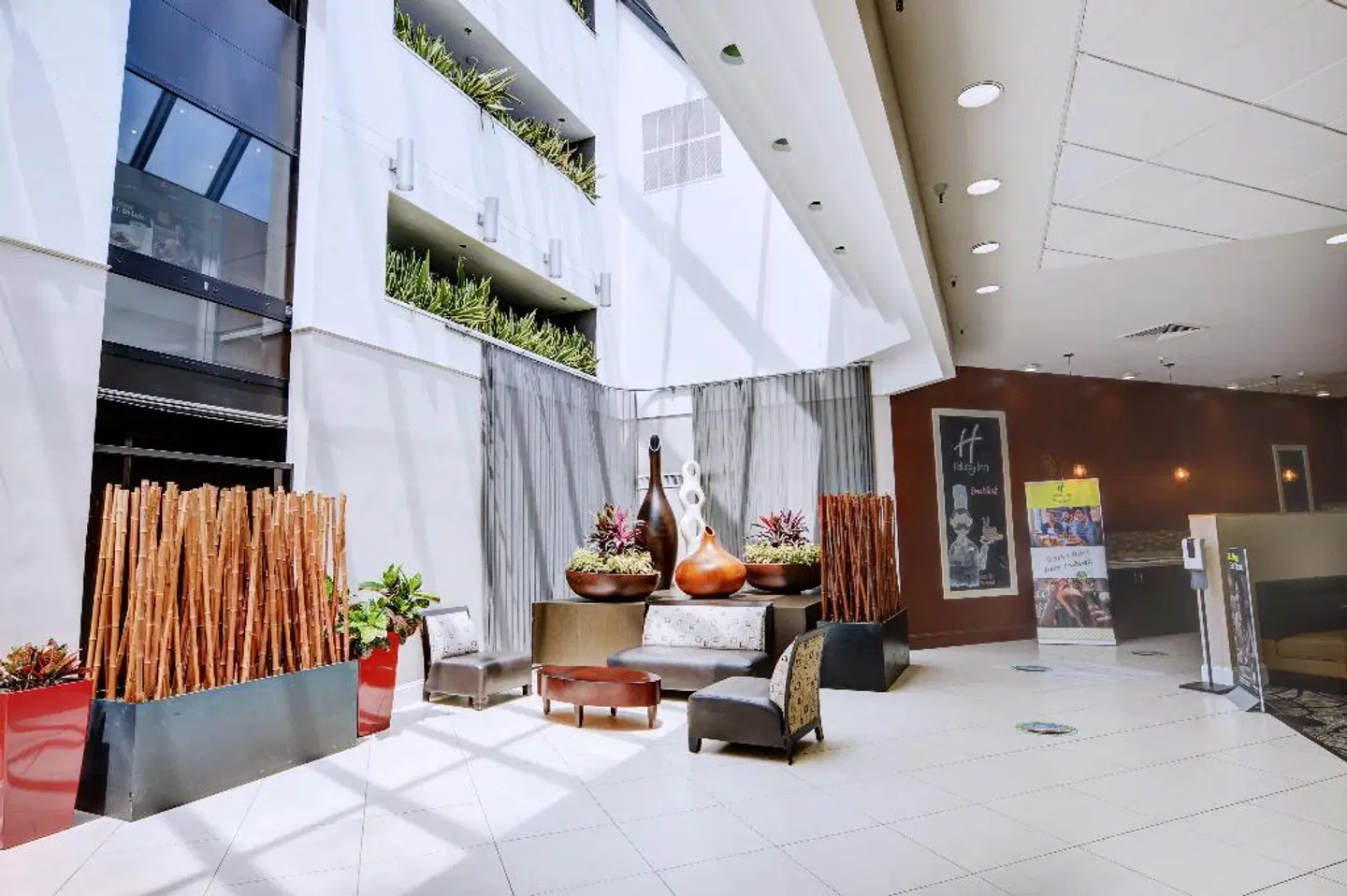 Holiday Inn St Petersburg N - Clearwater by IHG LOUNGE_LOBBY