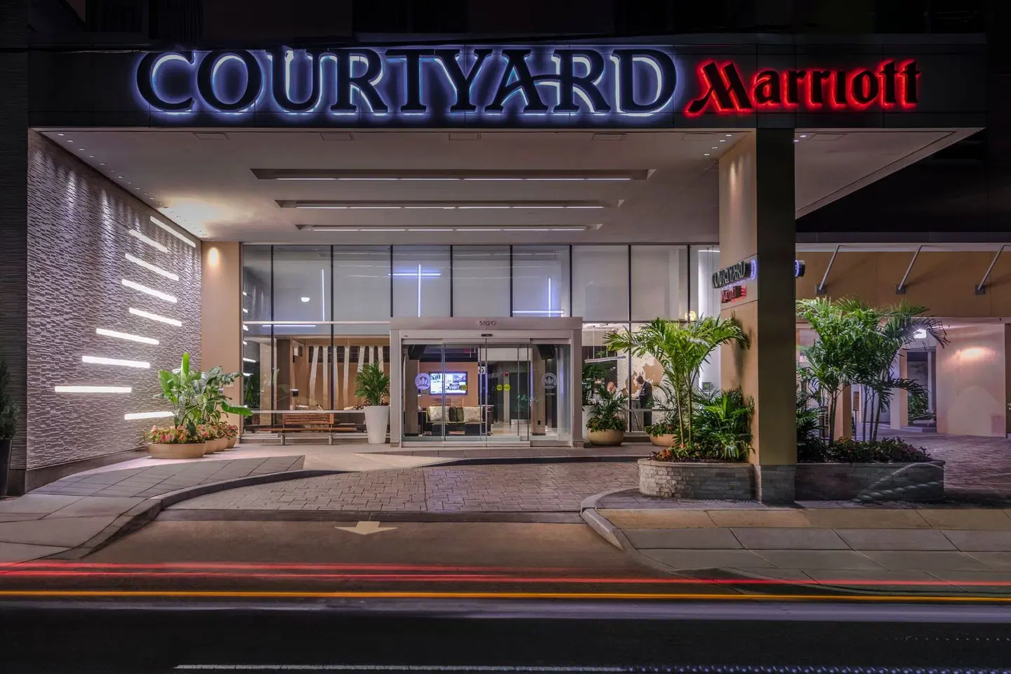 Courtyard by Marriott Bethesda Chevy Chase EXTERIOR