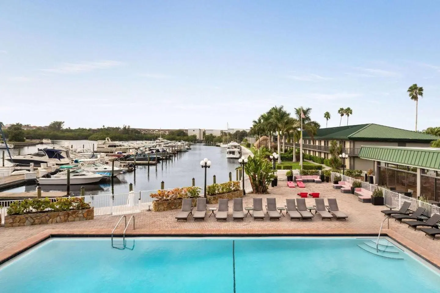 Ramada by Wyndham Sarasota OUTDOOR_POOL