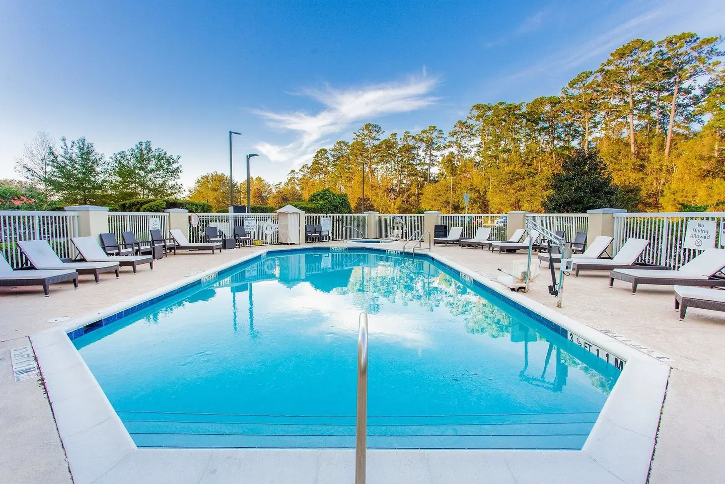 Holiday Inn & Suites Tallahassee Conference Ctr N by IHG OUTDOOR_POOL
