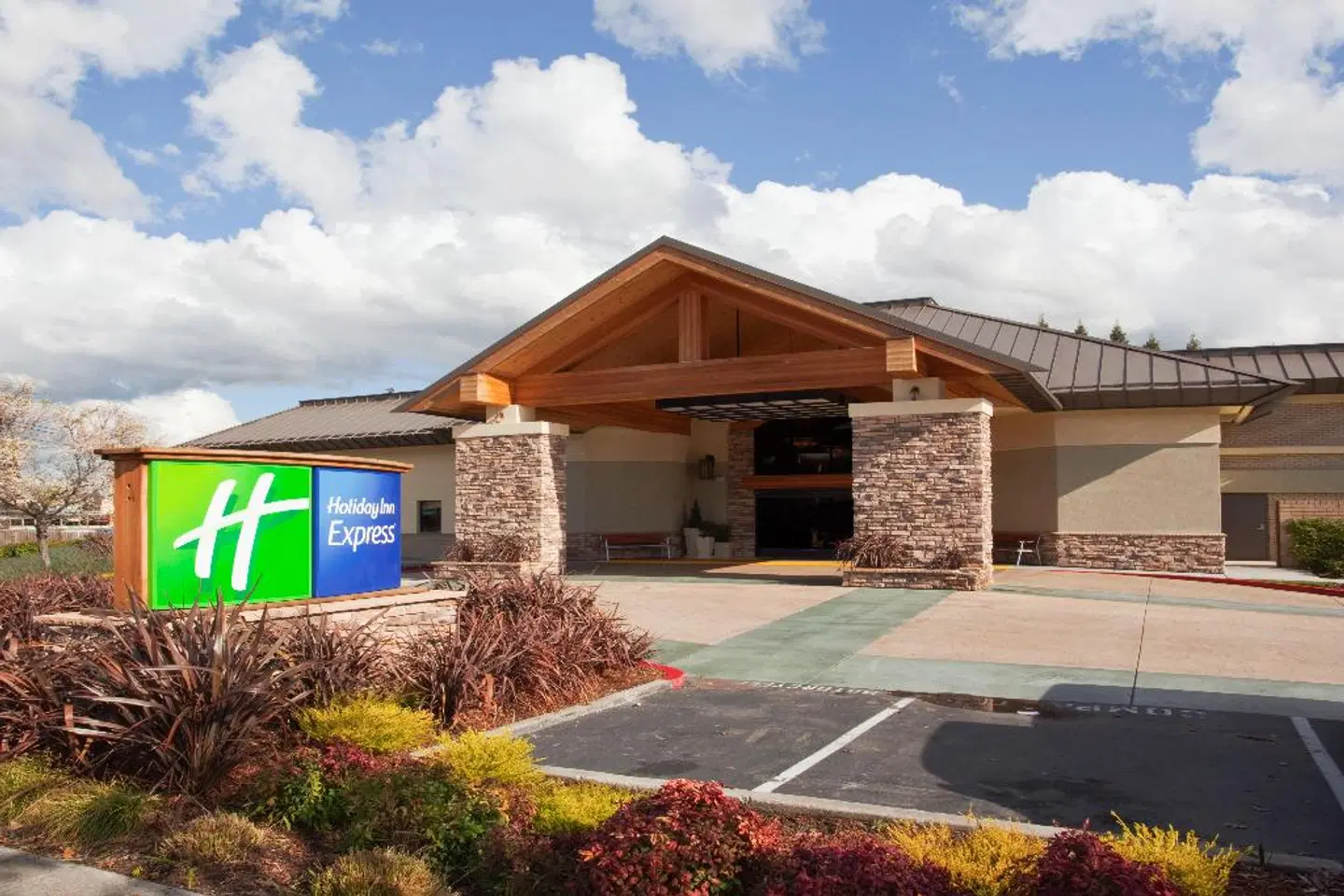 Holiday Inn Express Walnut Creek EXTERIOR