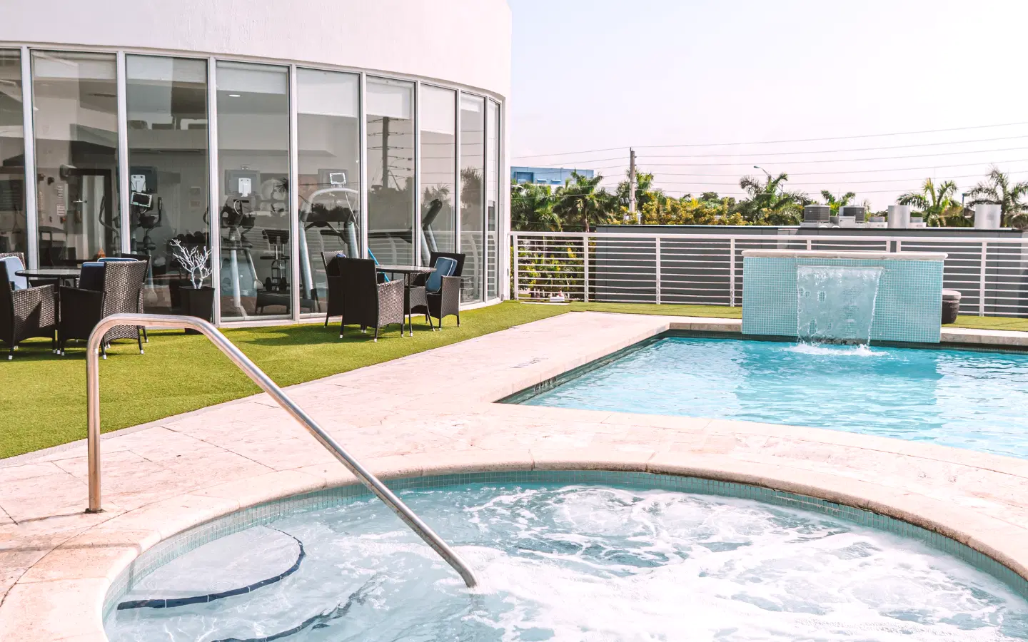 NUVO SUITES HOTEL OUTDOOR_POOL
