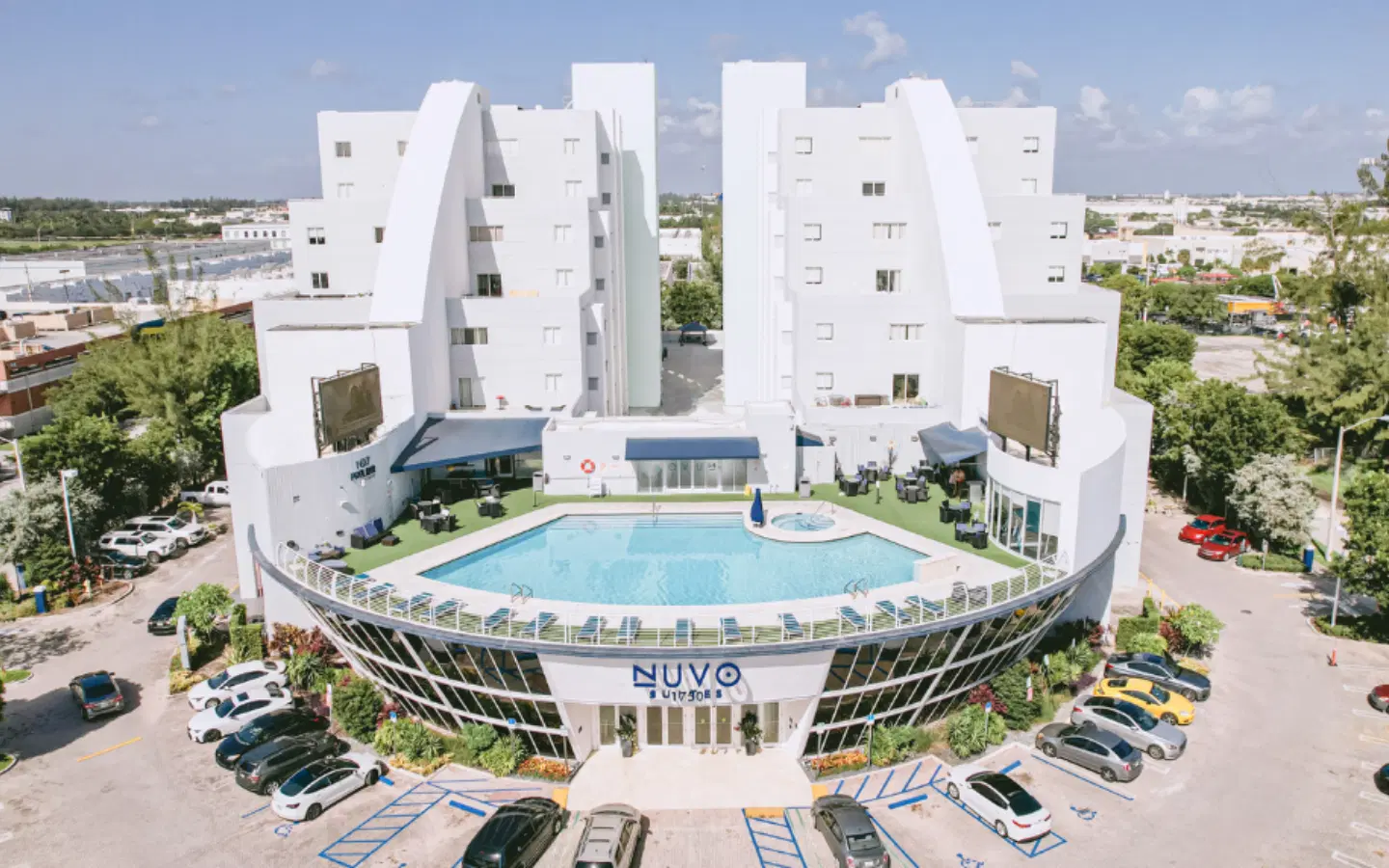 NUVO SUITES HOTEL OUTDOOR_POOL