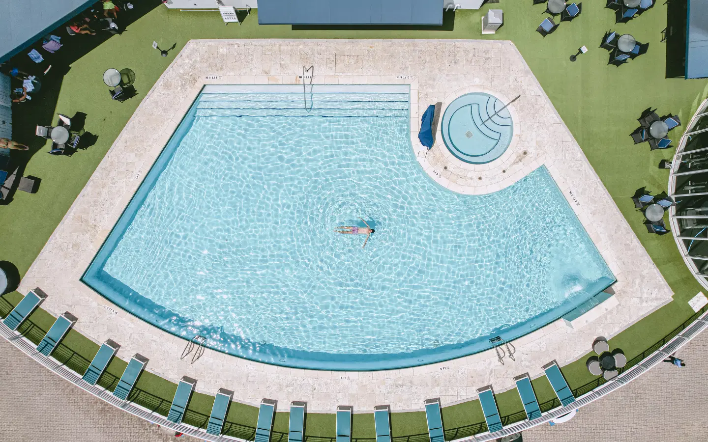 NUVO SUITES HOTEL OUTDOOR_POOL