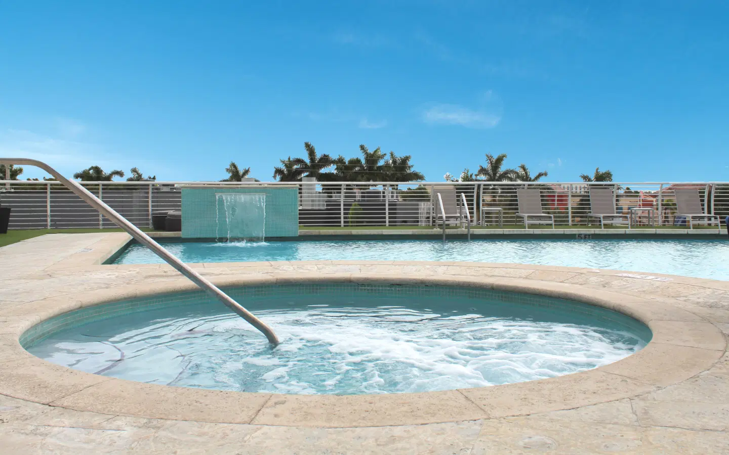 NUVO SUITES HOTEL OUTDOOR_POOL