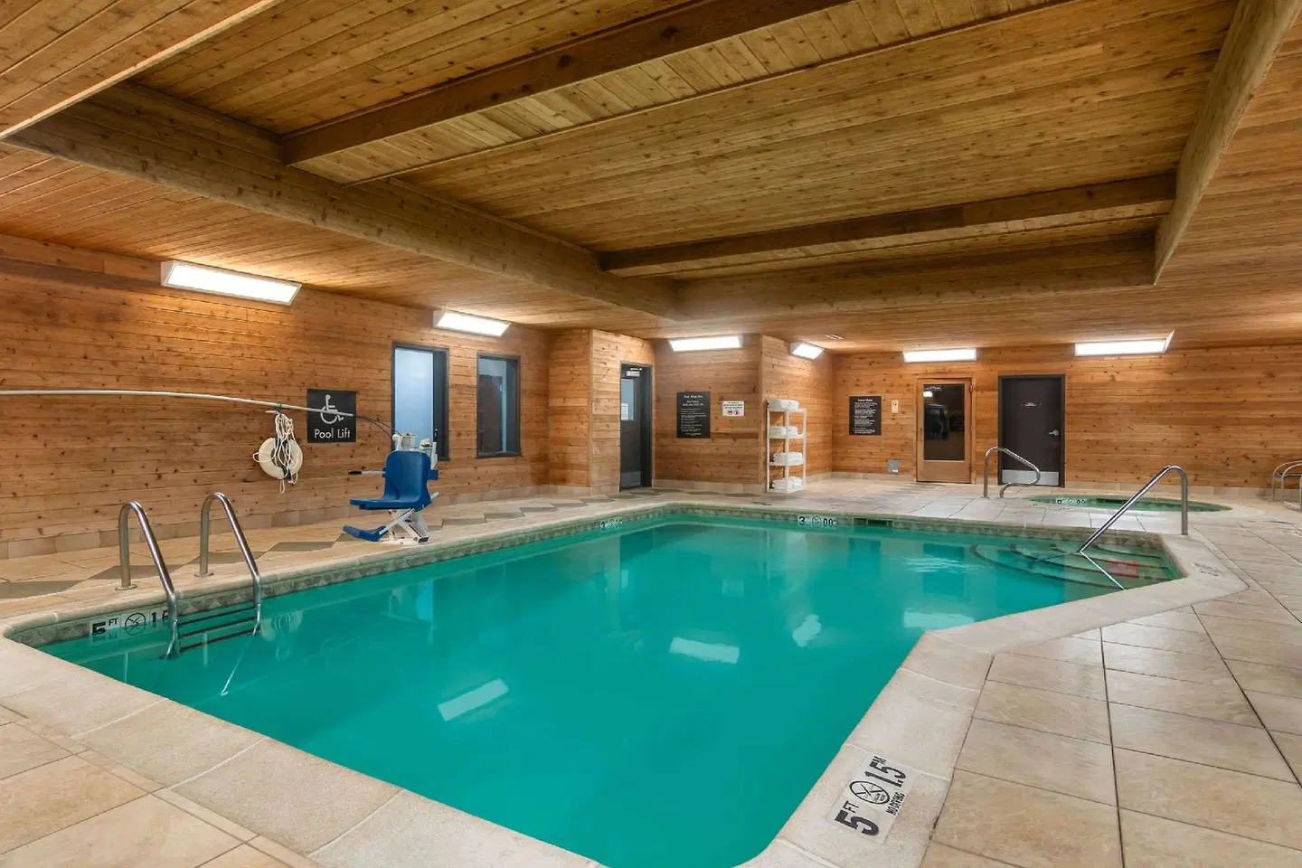 Comfort Suites Hallenbad