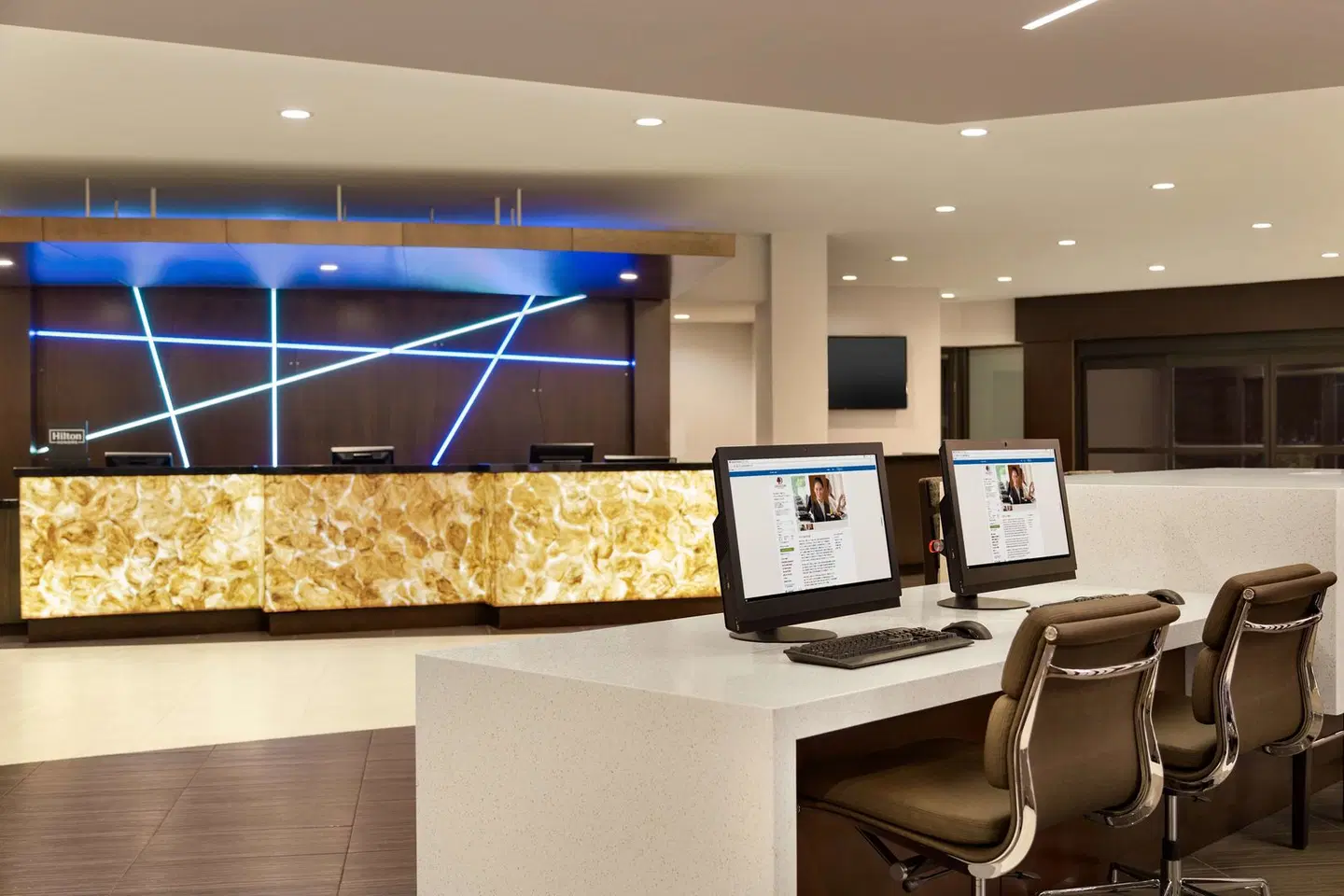 DoubleTree by Hilton Hotel Toronto Airport West LOUNGE_LOBBY
