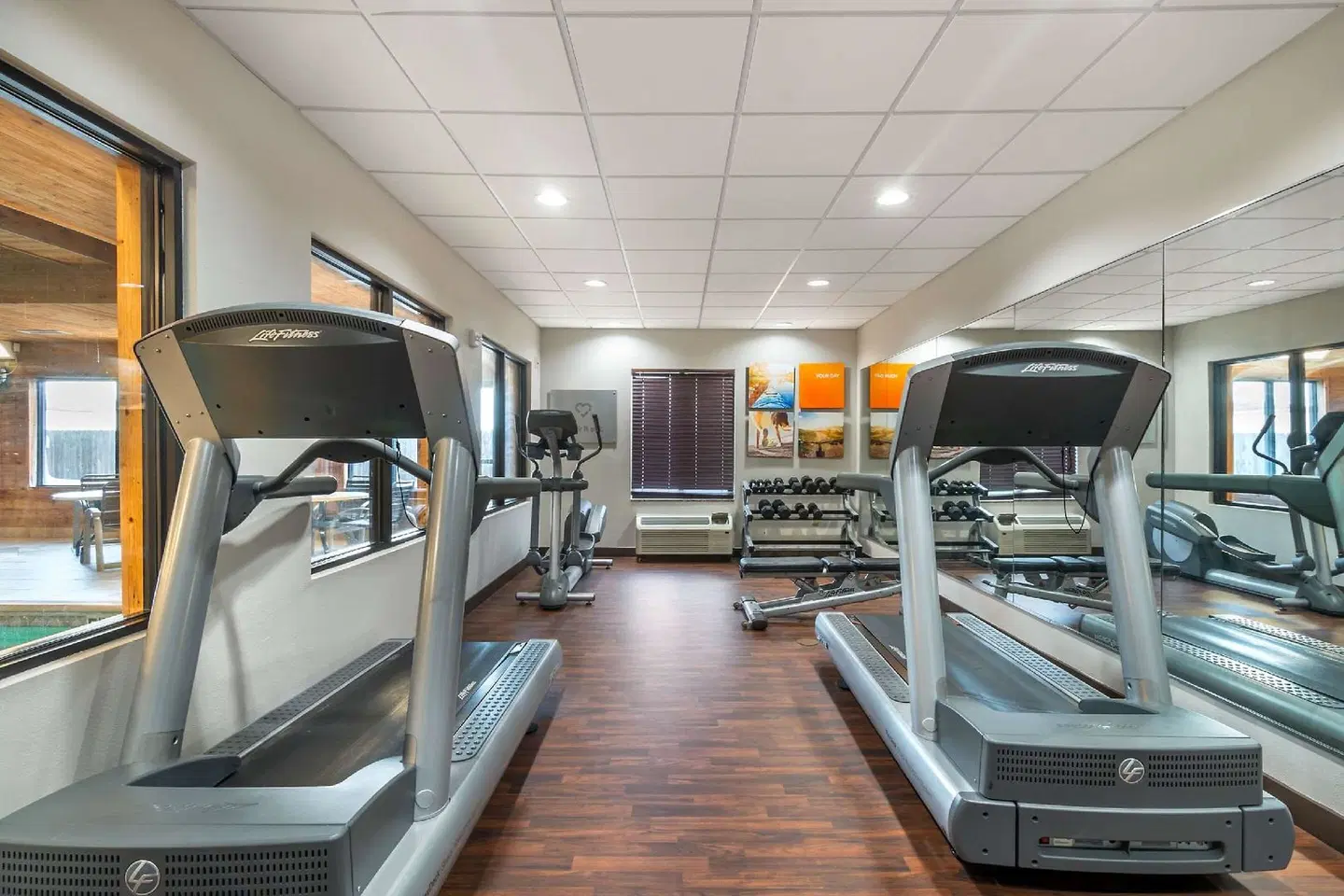 Comfort Suites SPORTS_AND_LEISURE