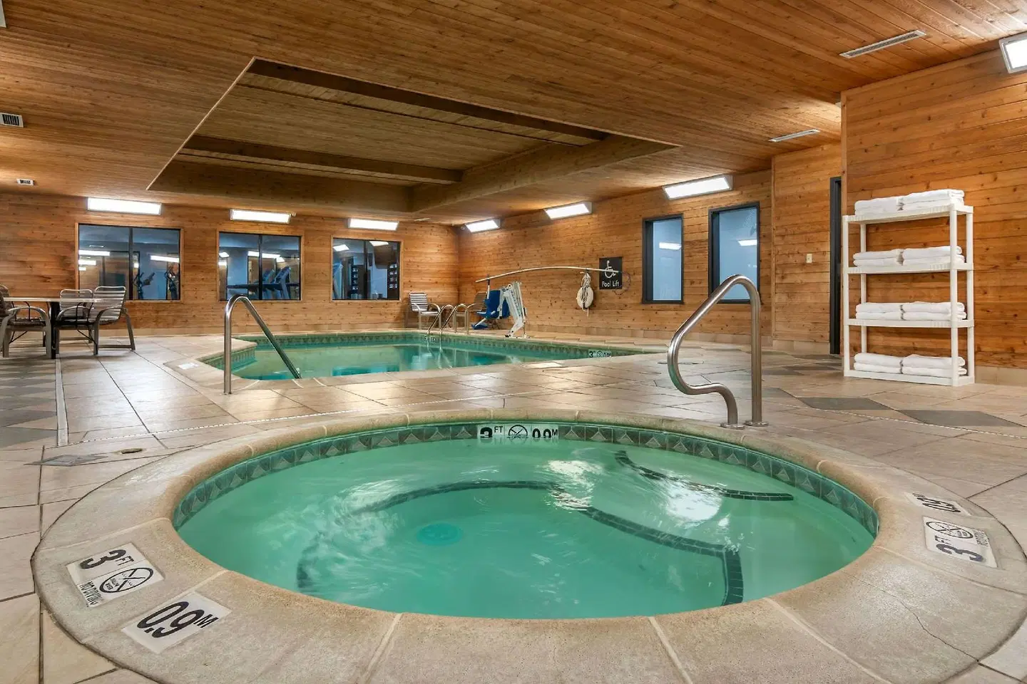 Comfort Suites Hallenbad