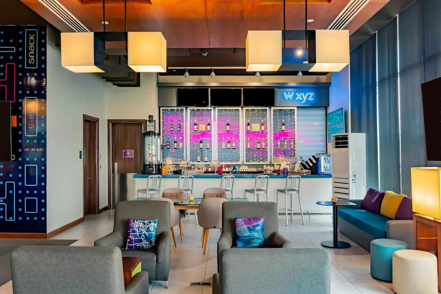 Aloft by Marriott Dhahran Bar