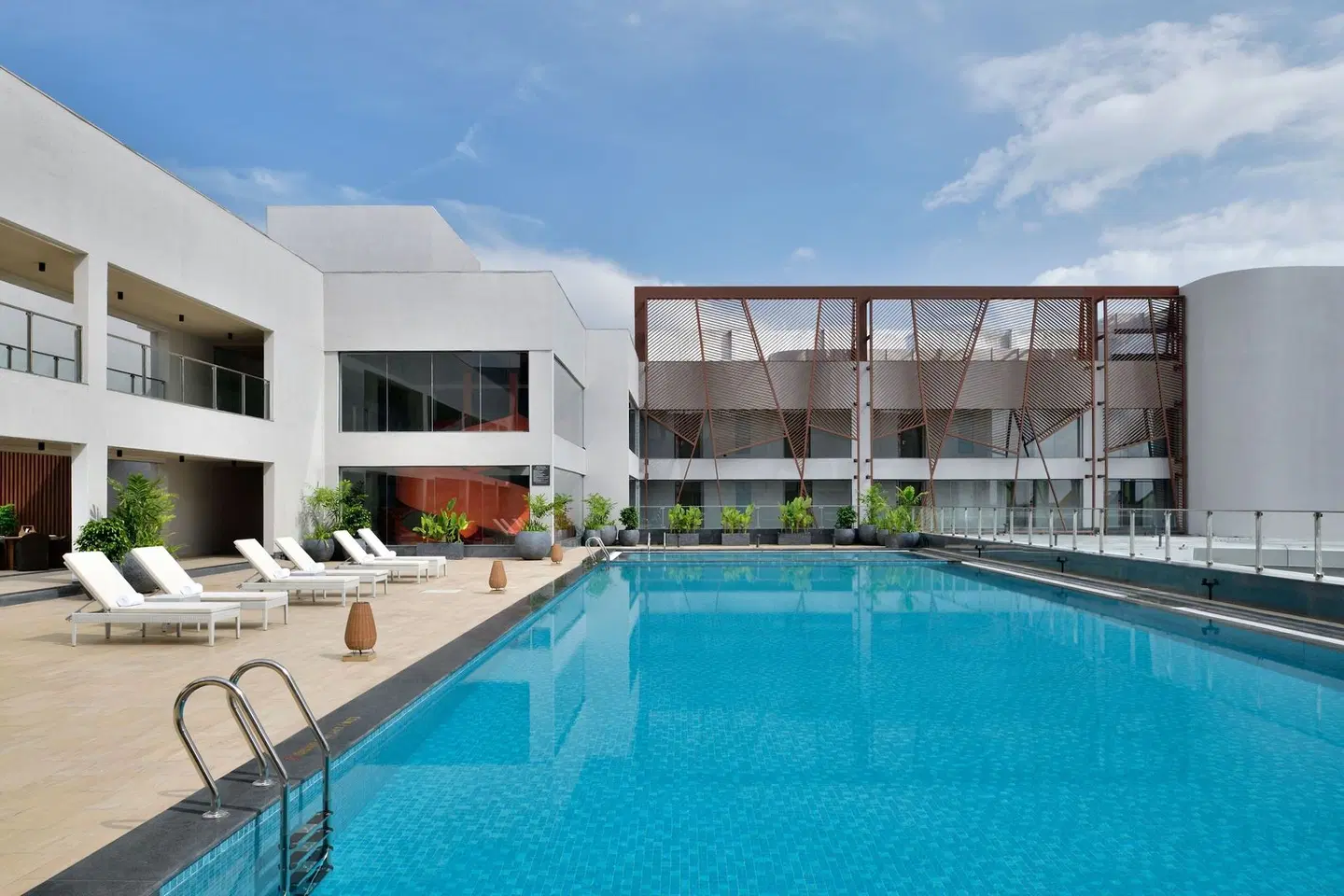 The Artiste Kochi, A Tribute Portfolio Hotel OUTDOOR_POOL