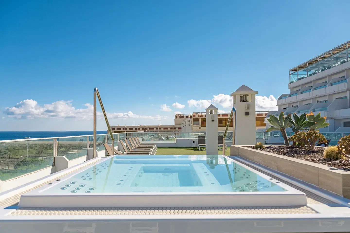 FERGUS Cactus Garden OUTDOOR_POOL