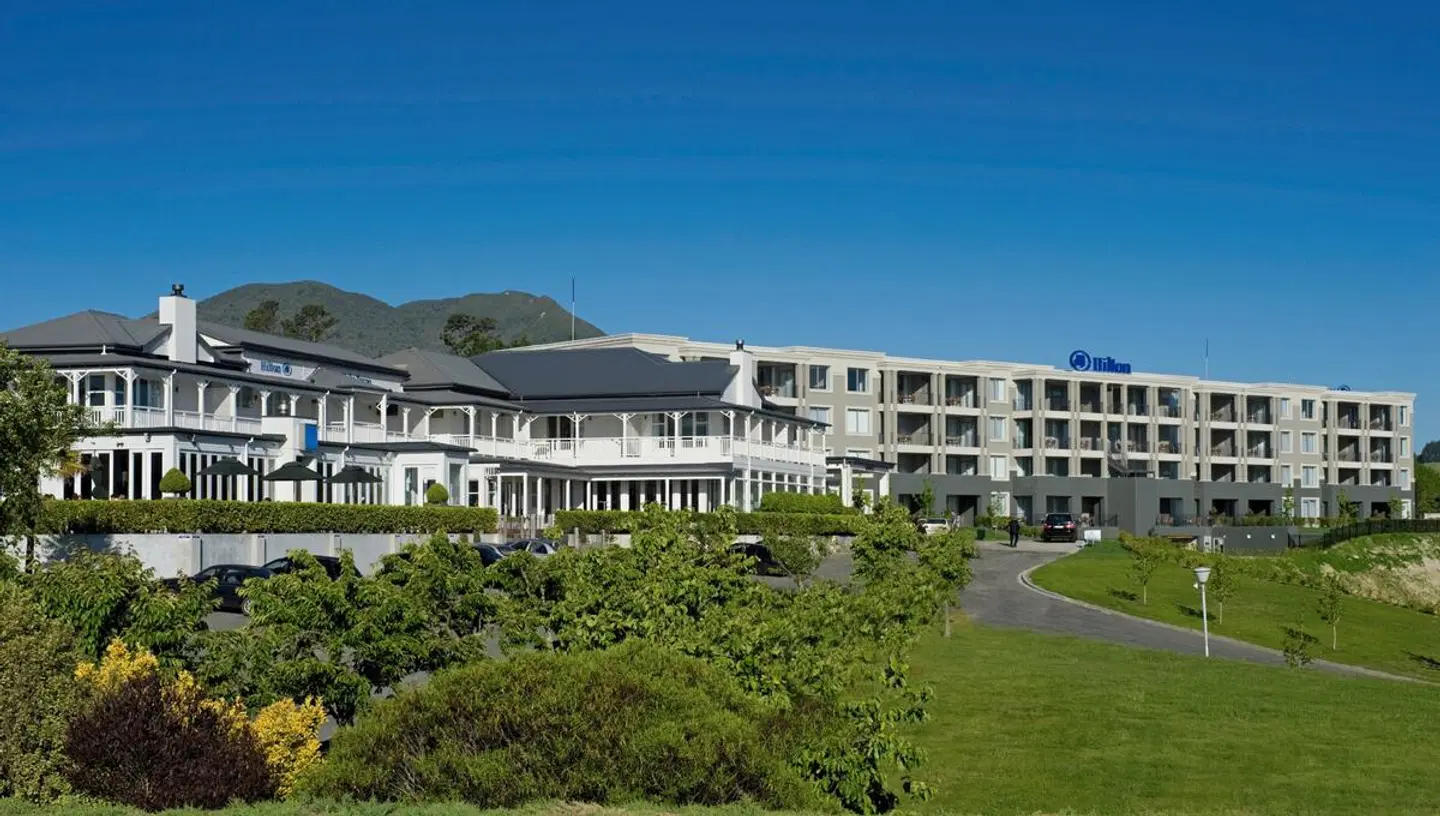 Hilton Lake Taupo EXTERIOR