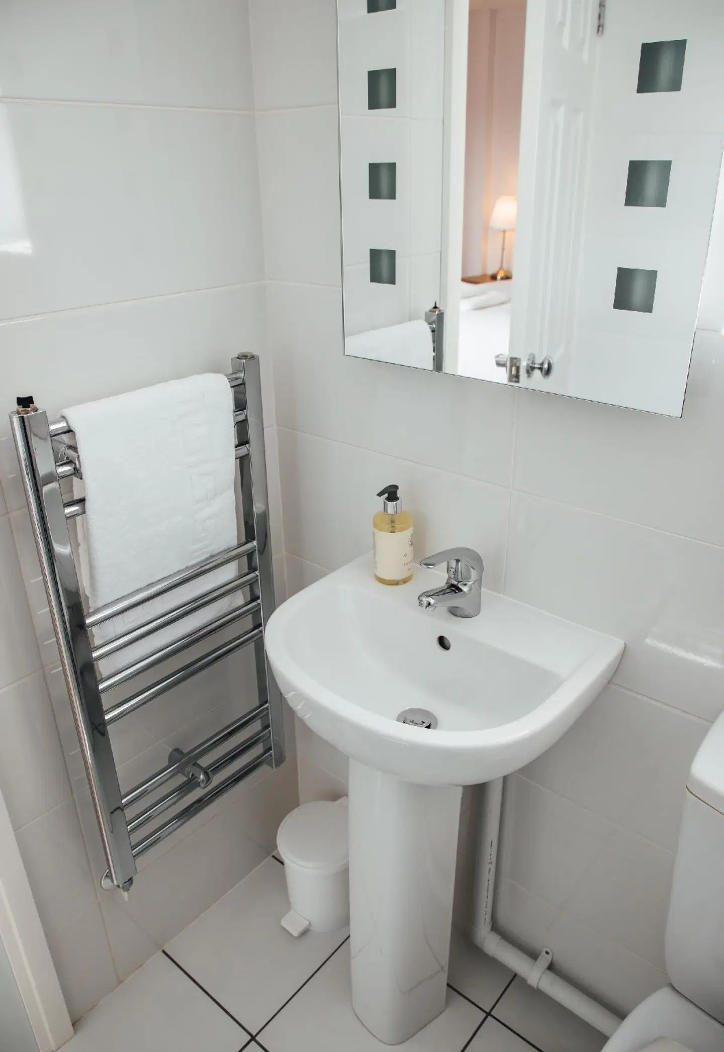The Carmel Hotel Badezimmer