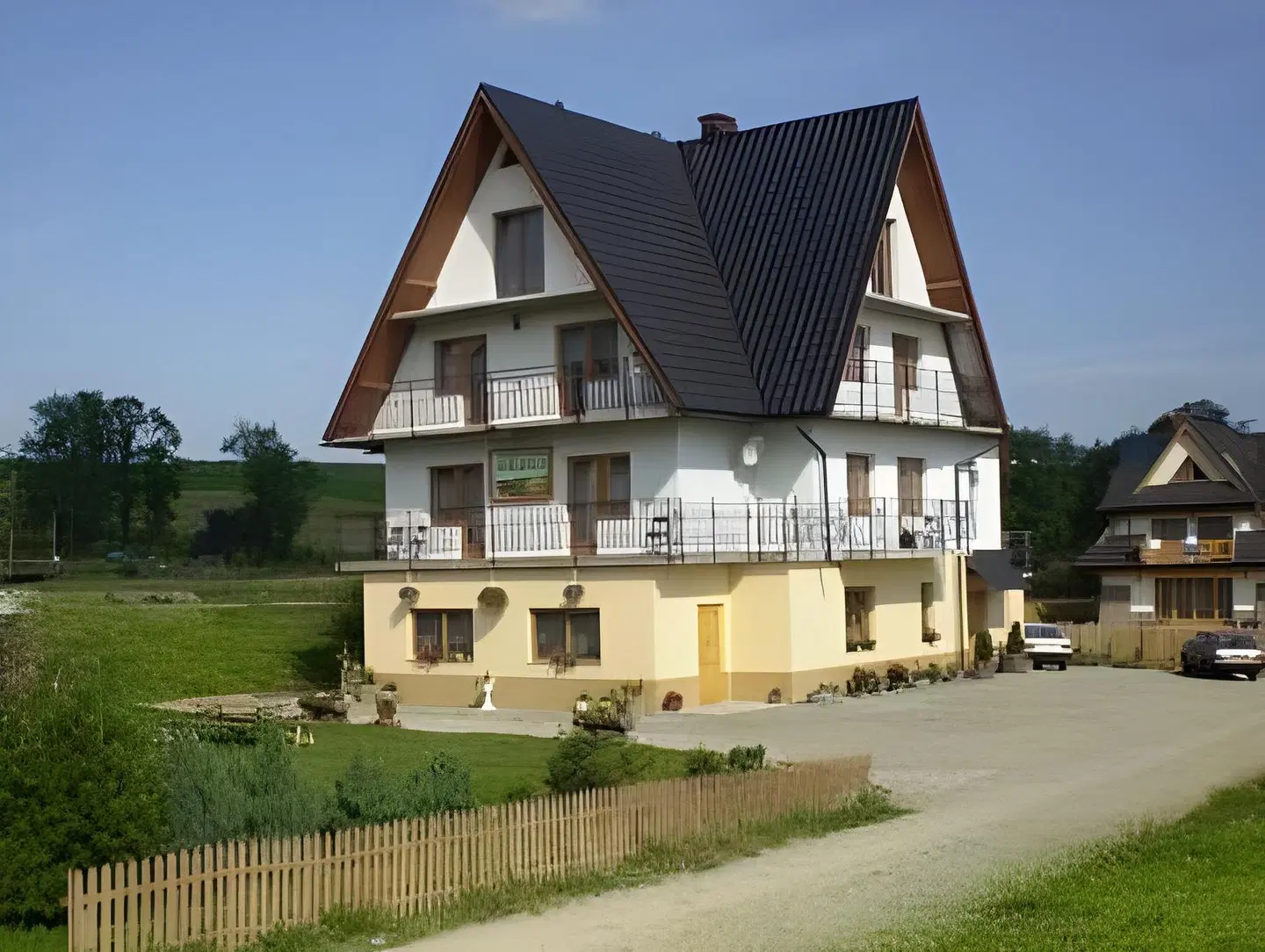 Willa Halinka EXTERIOR