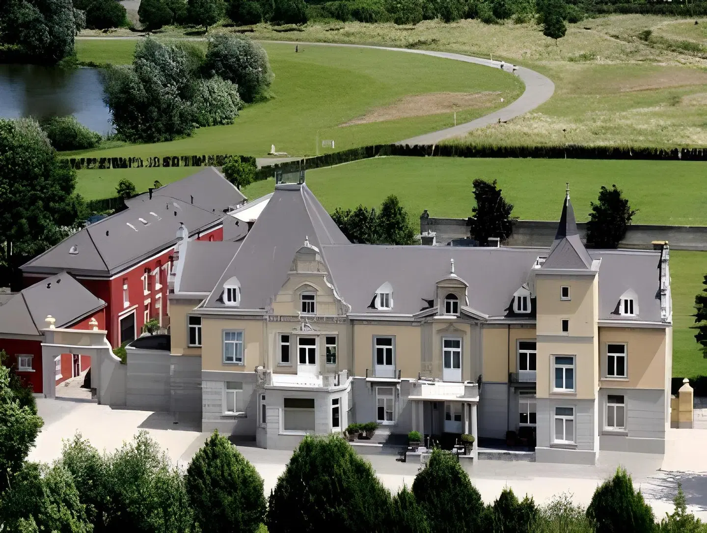 Kasteel de Hoogenweerth EXTERIOR