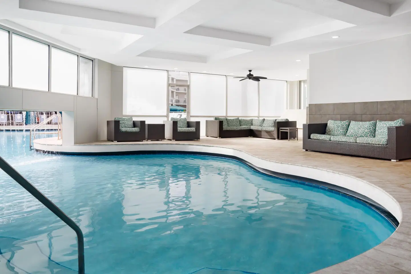 Embassy Suites by Hilton Orlando - Lake Buena Vista Resort Hallenbad