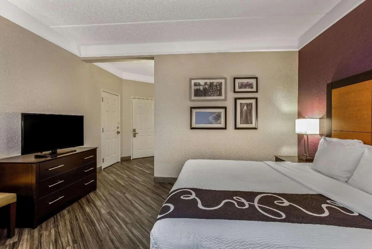 La Quinta Inn & Suites by Wyndham Orlando Airport North ROOM_EXAMPLE