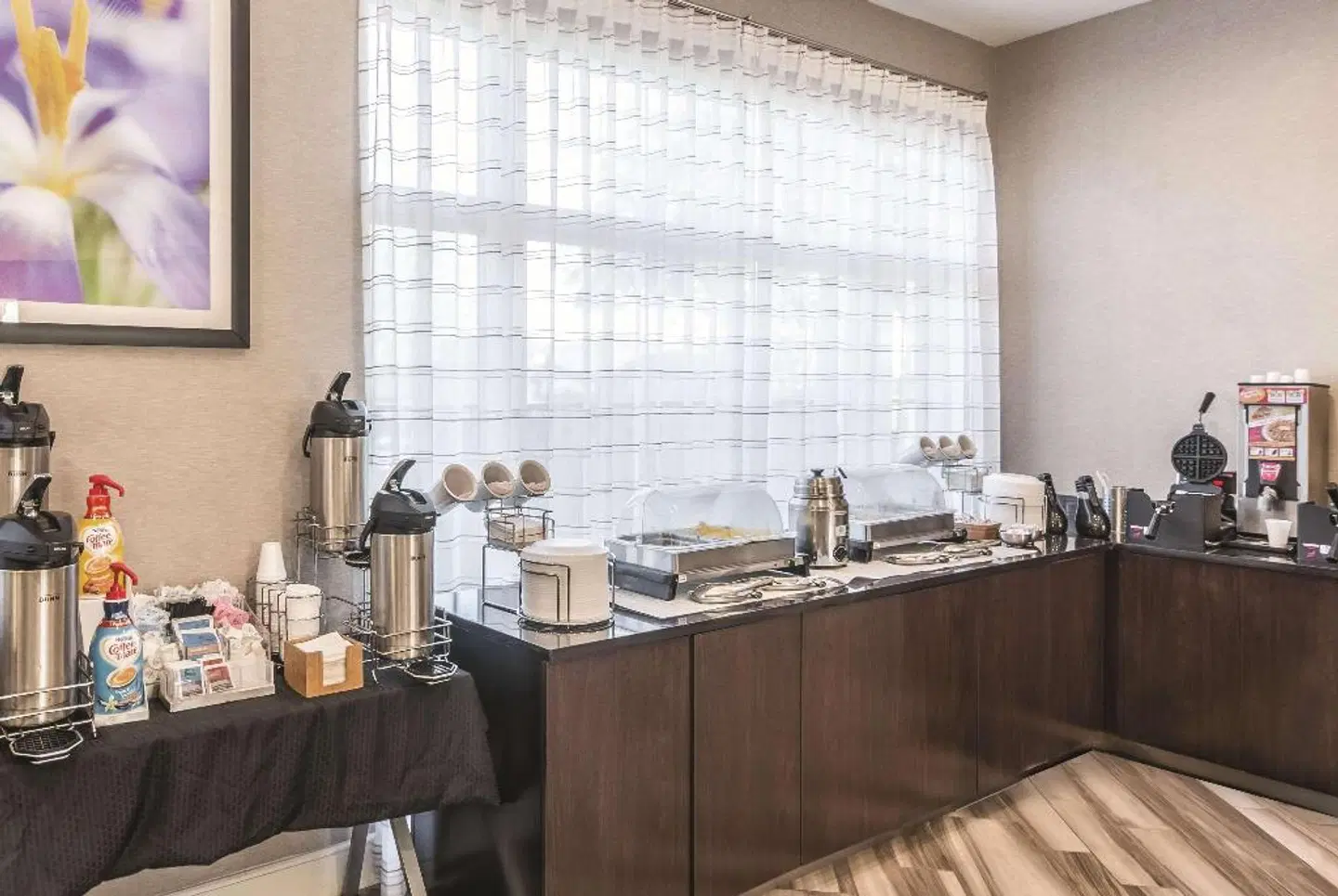 La Quinta Inn & Suites by Wyndham Orlando Airport North Restaurant