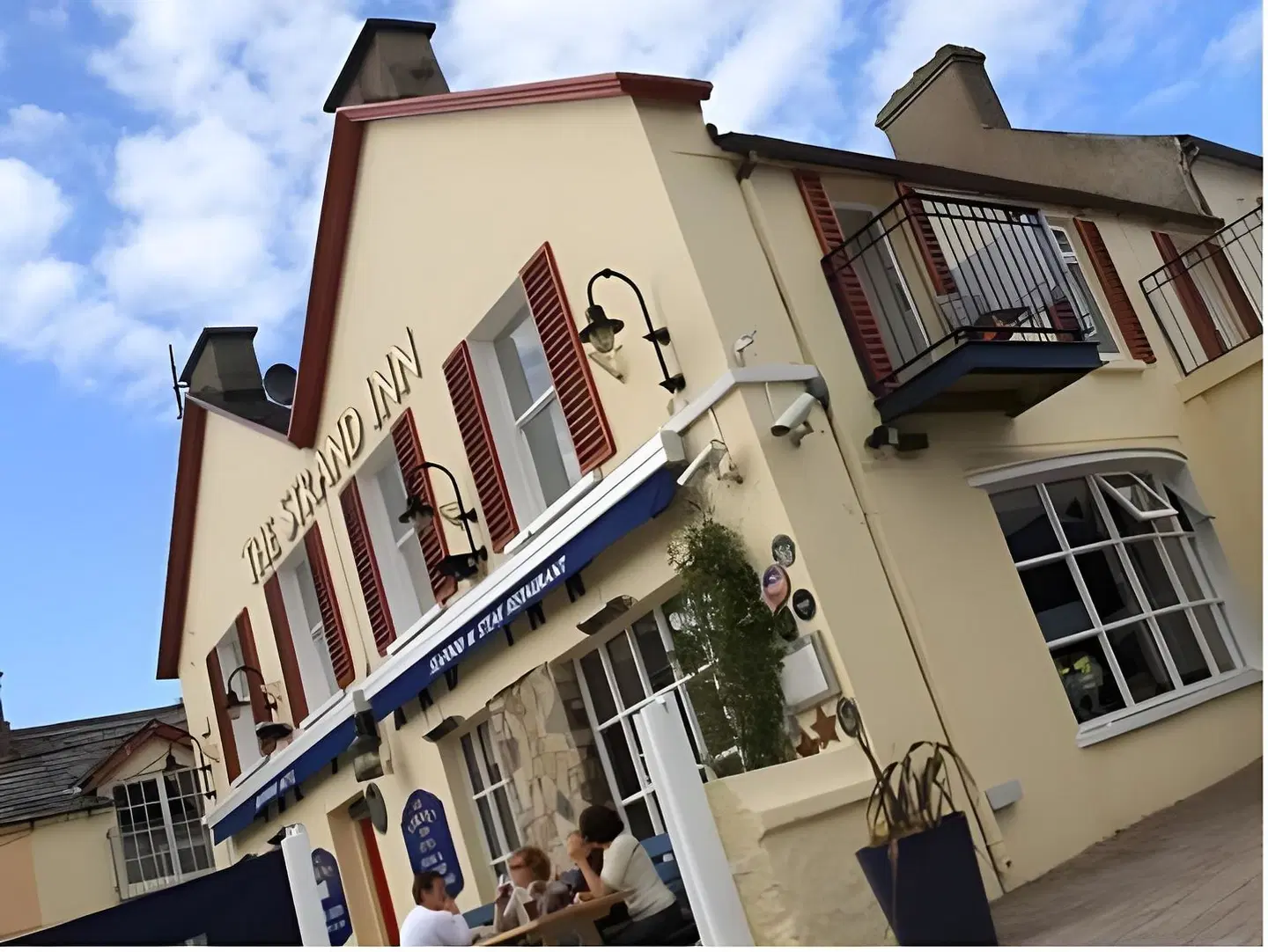 The Strand Inn EXTERIOR