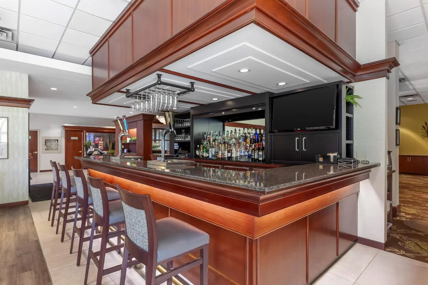 Best Western Plus The Arden Park Hotel Bar