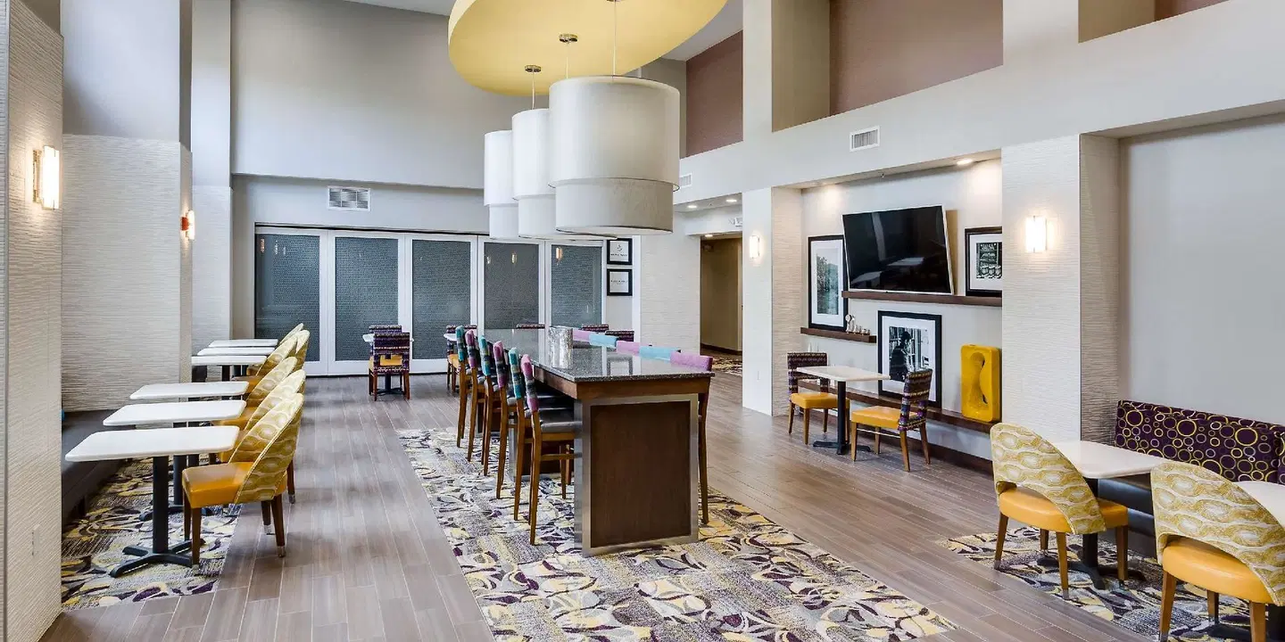 Hampton Inn & Suites Knoxville Papermill Drive Restaurant